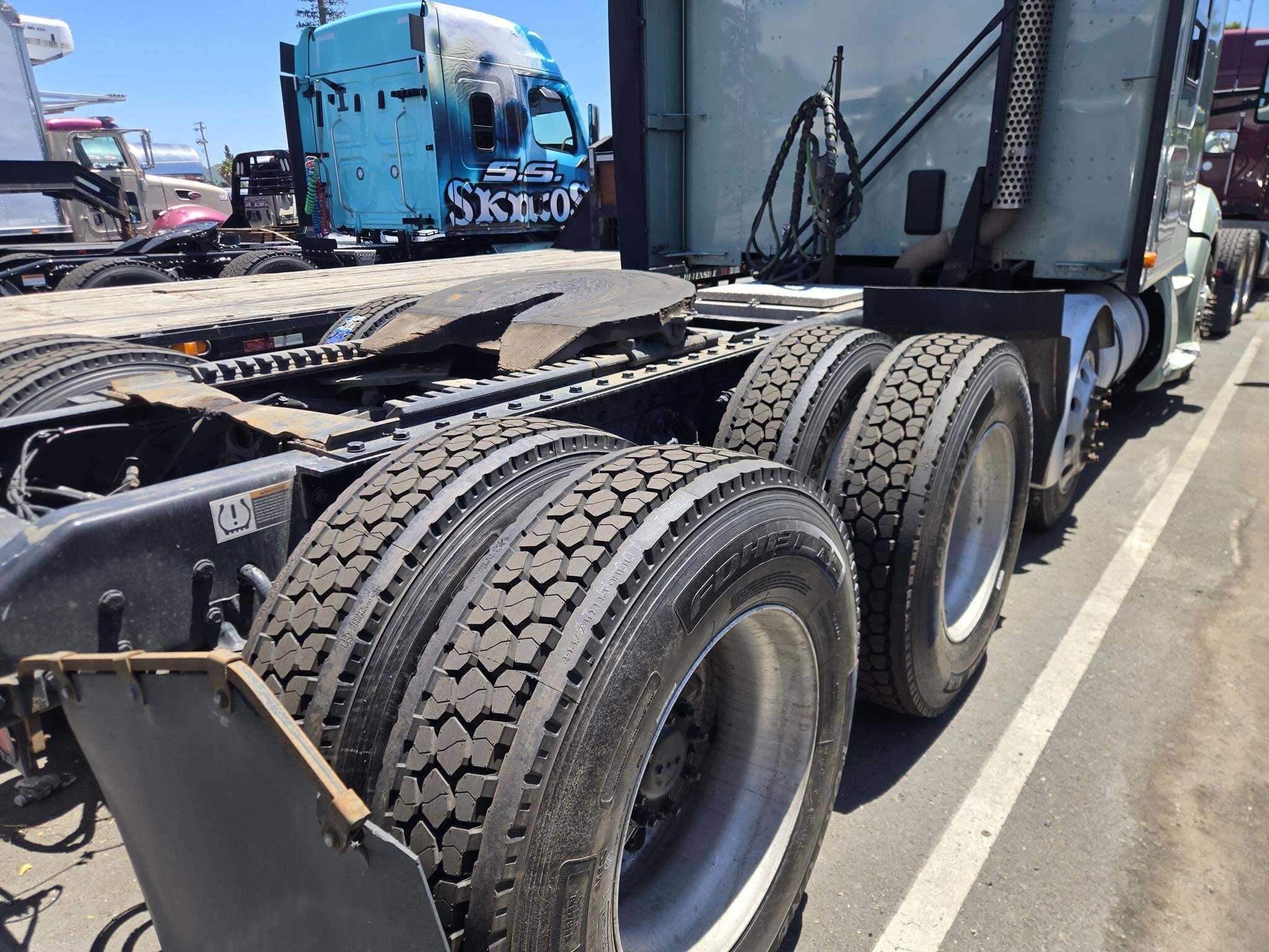 2019 Kenworth T680 Semi Trucks/Trailer