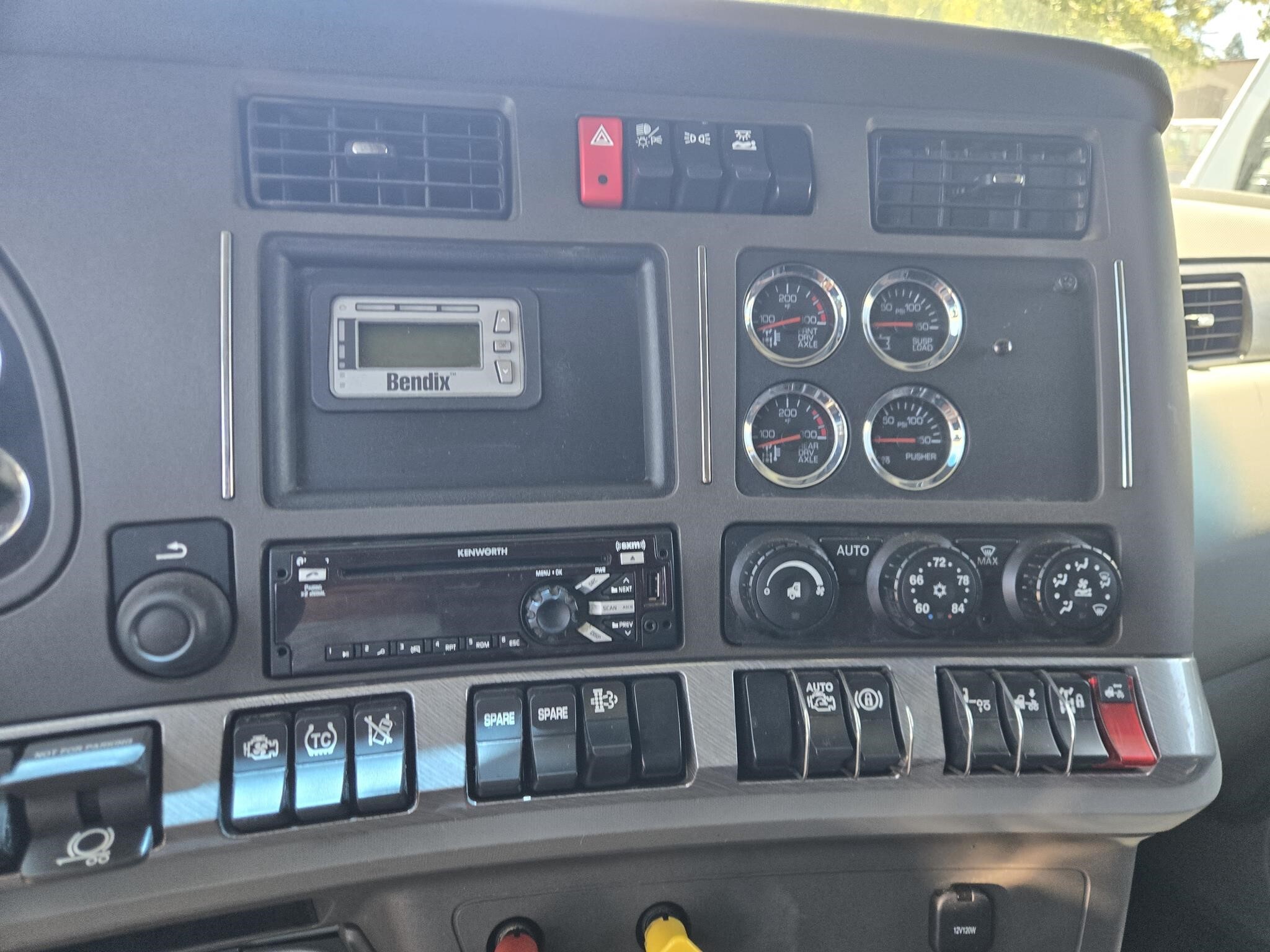 2019 Kenworth T680 Semi Trucks/Trailer