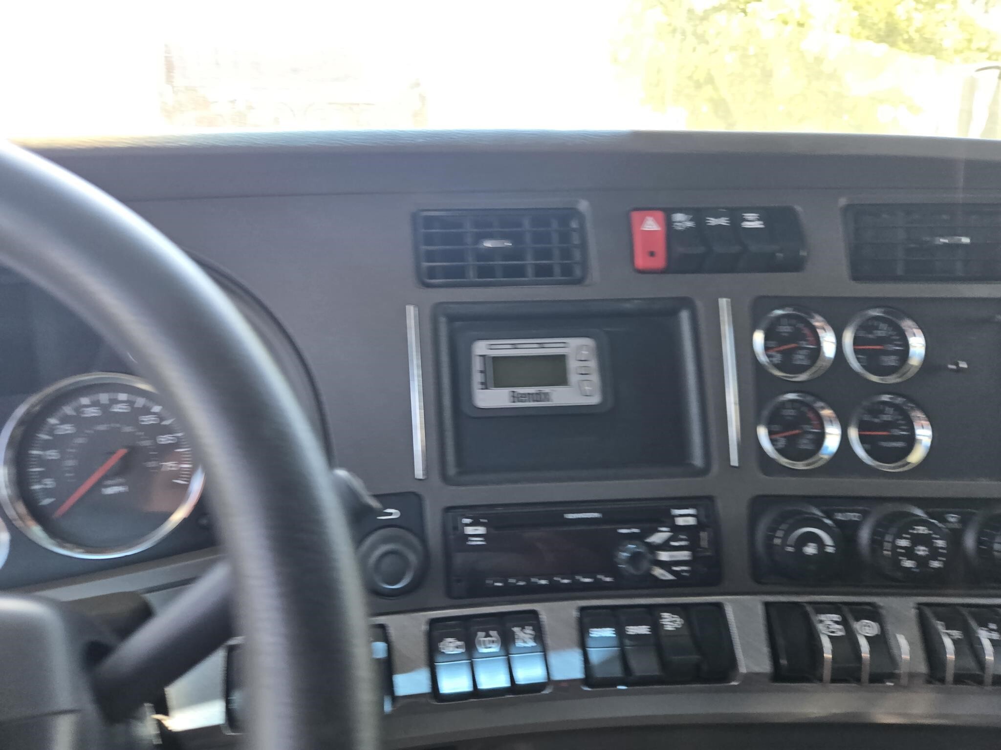 2019 Kenworth T680 Semi Trucks/Trailer