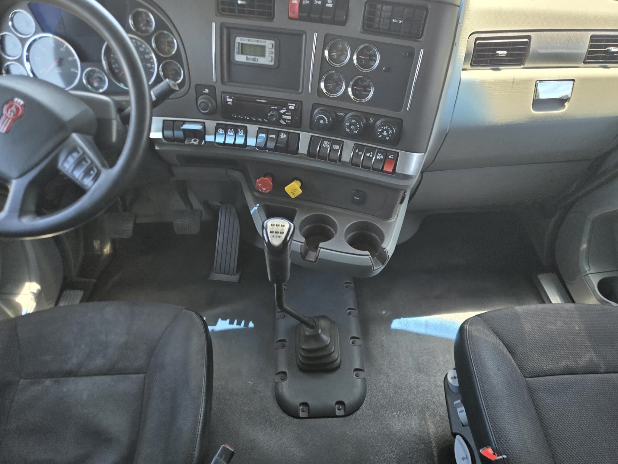 2019 Kenworth T680 Semi Trucks/Trailer