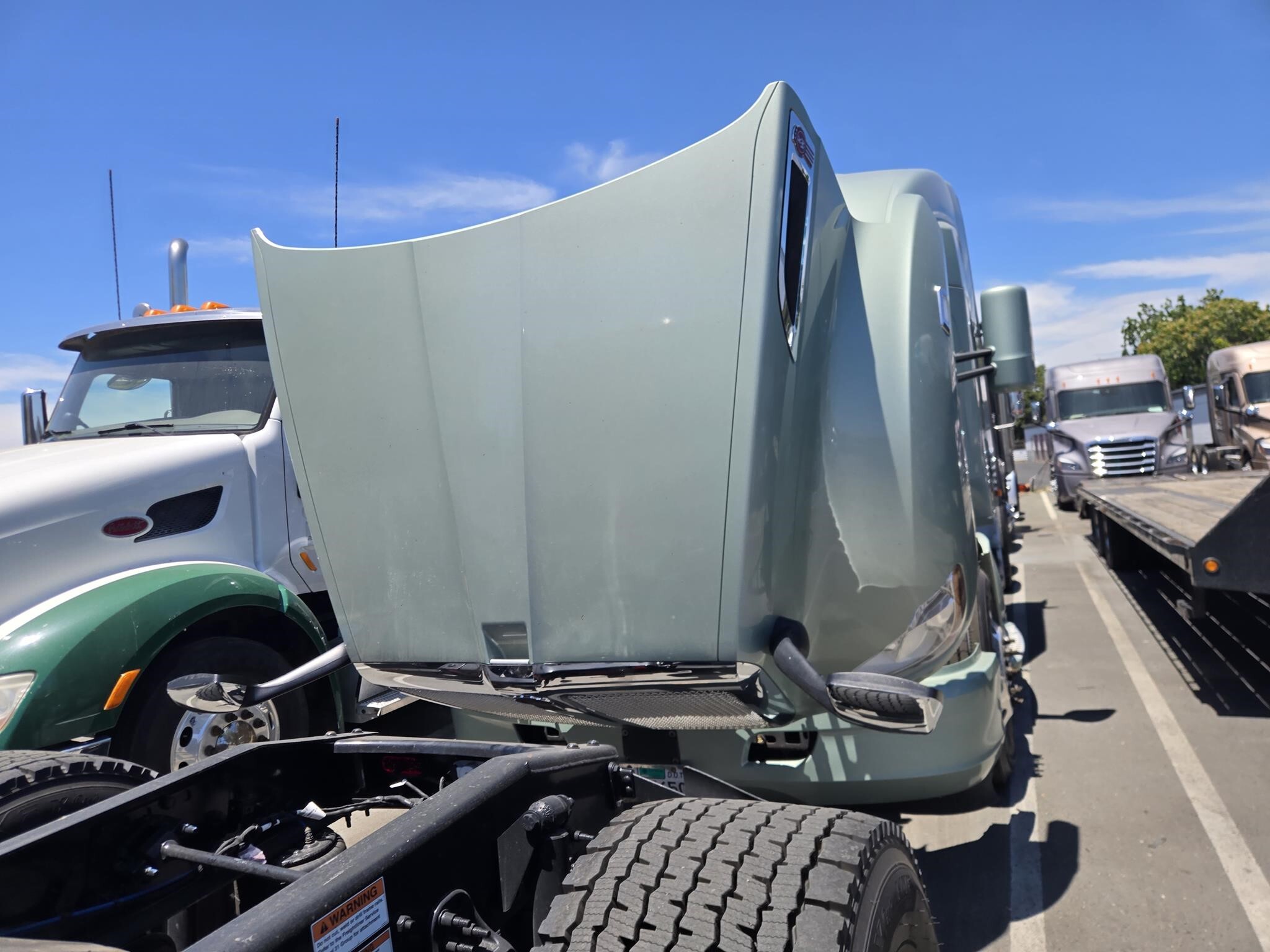 2019 Kenworth T680 Semi Trucks/Trailer