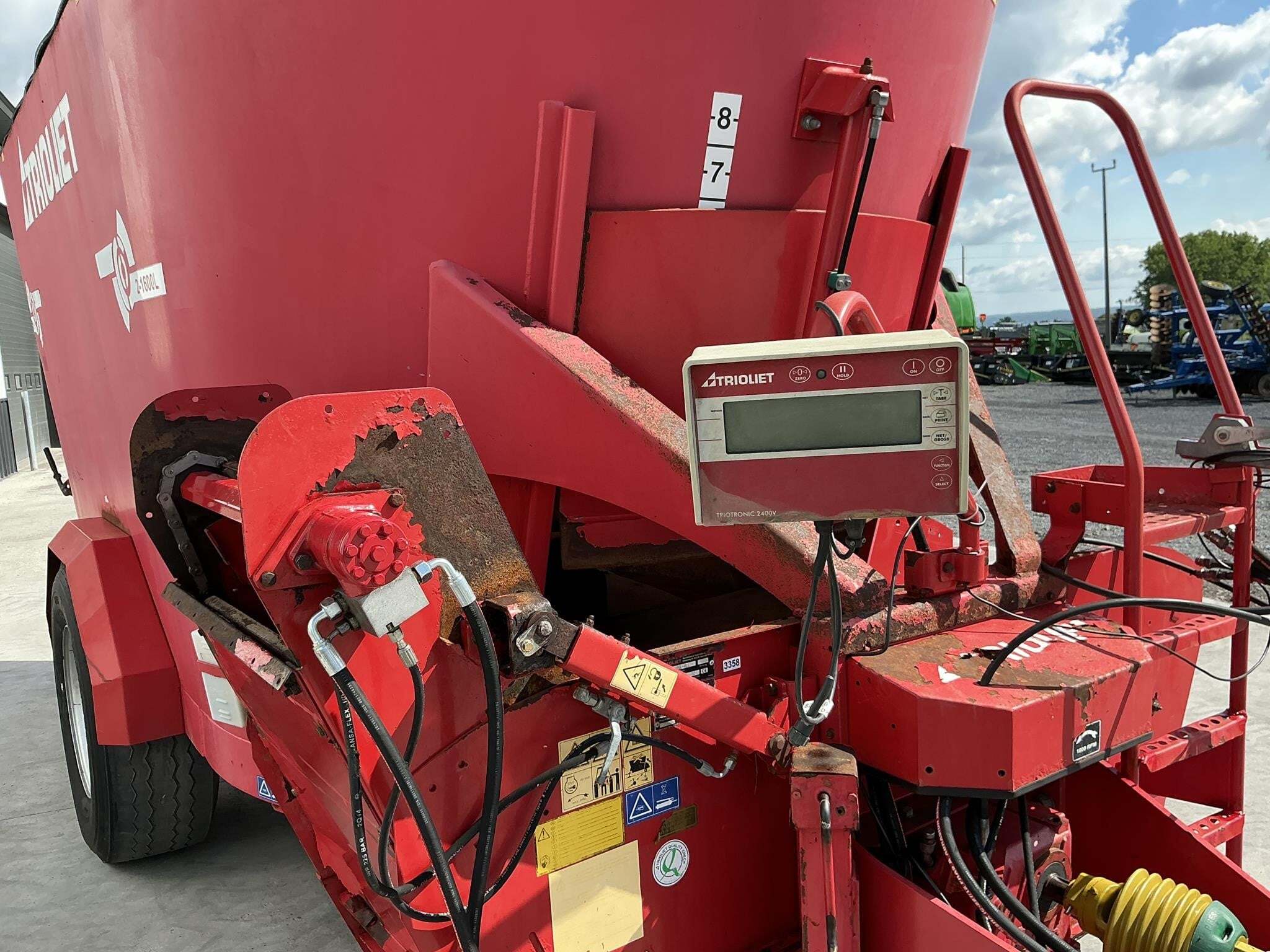  Trioliet Solomix 2-1600L VL Grinders and Mixer