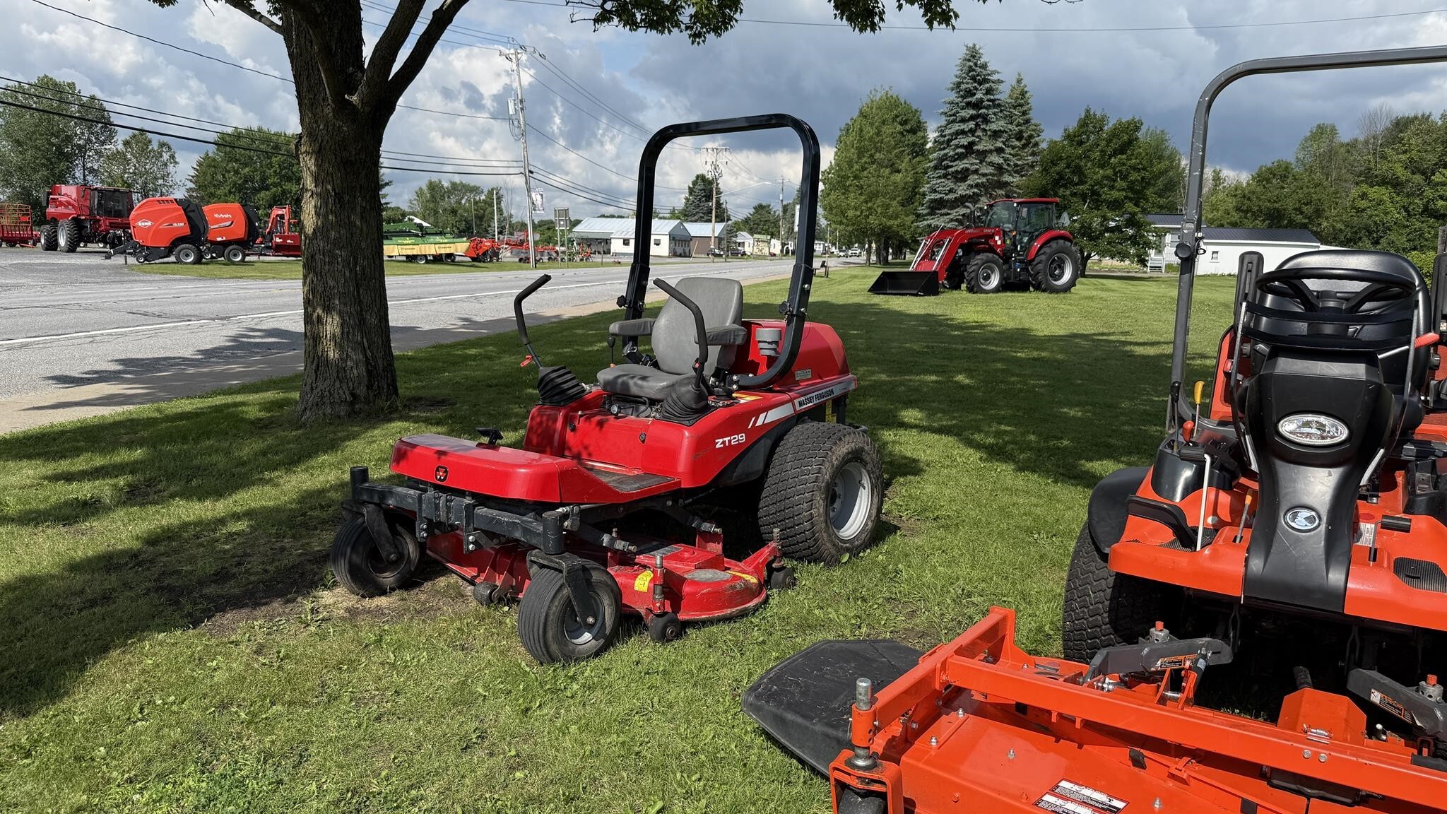  Massey Ferguson ZT29 Lawn Mower
