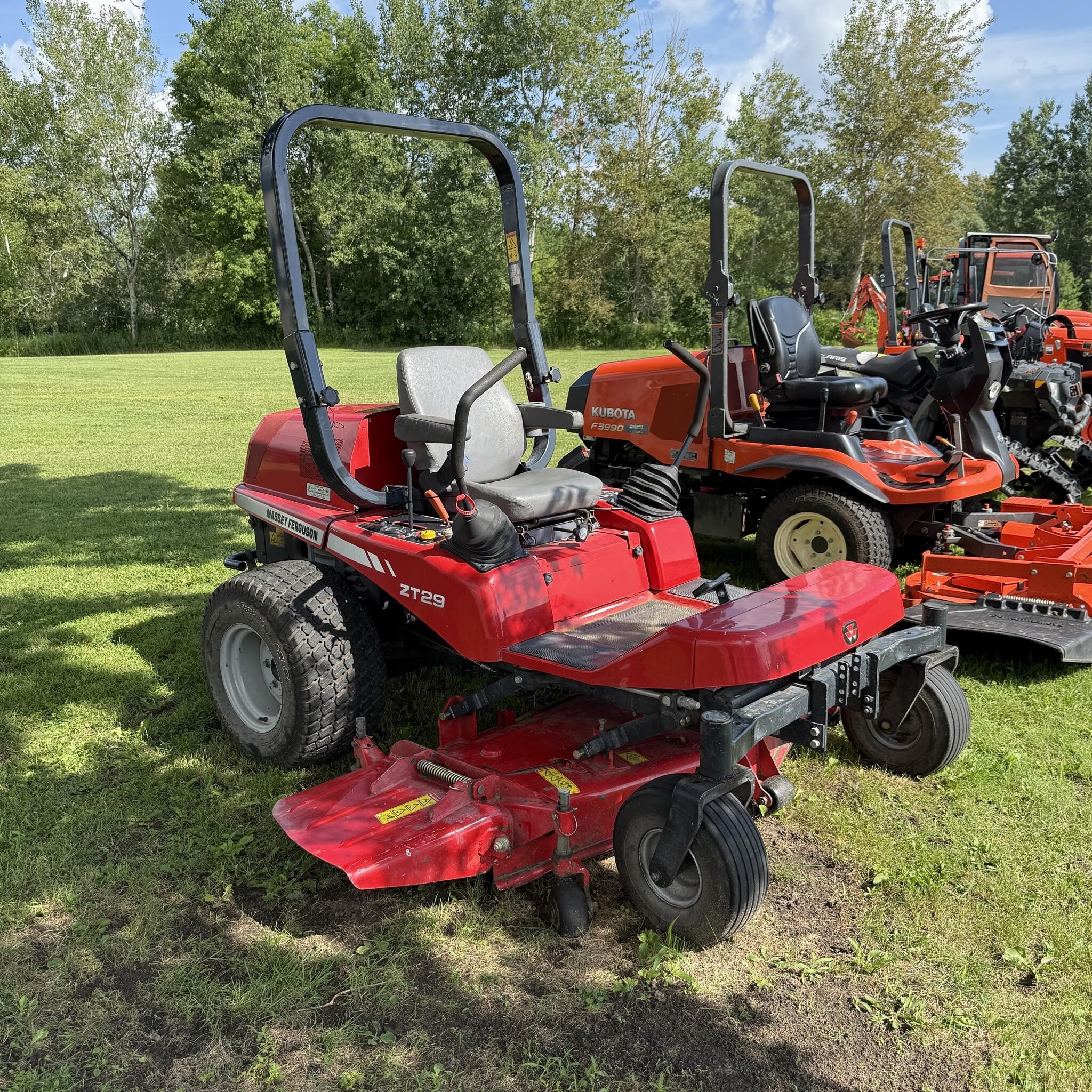  Massey Ferguson ZT29 Lawn Mower