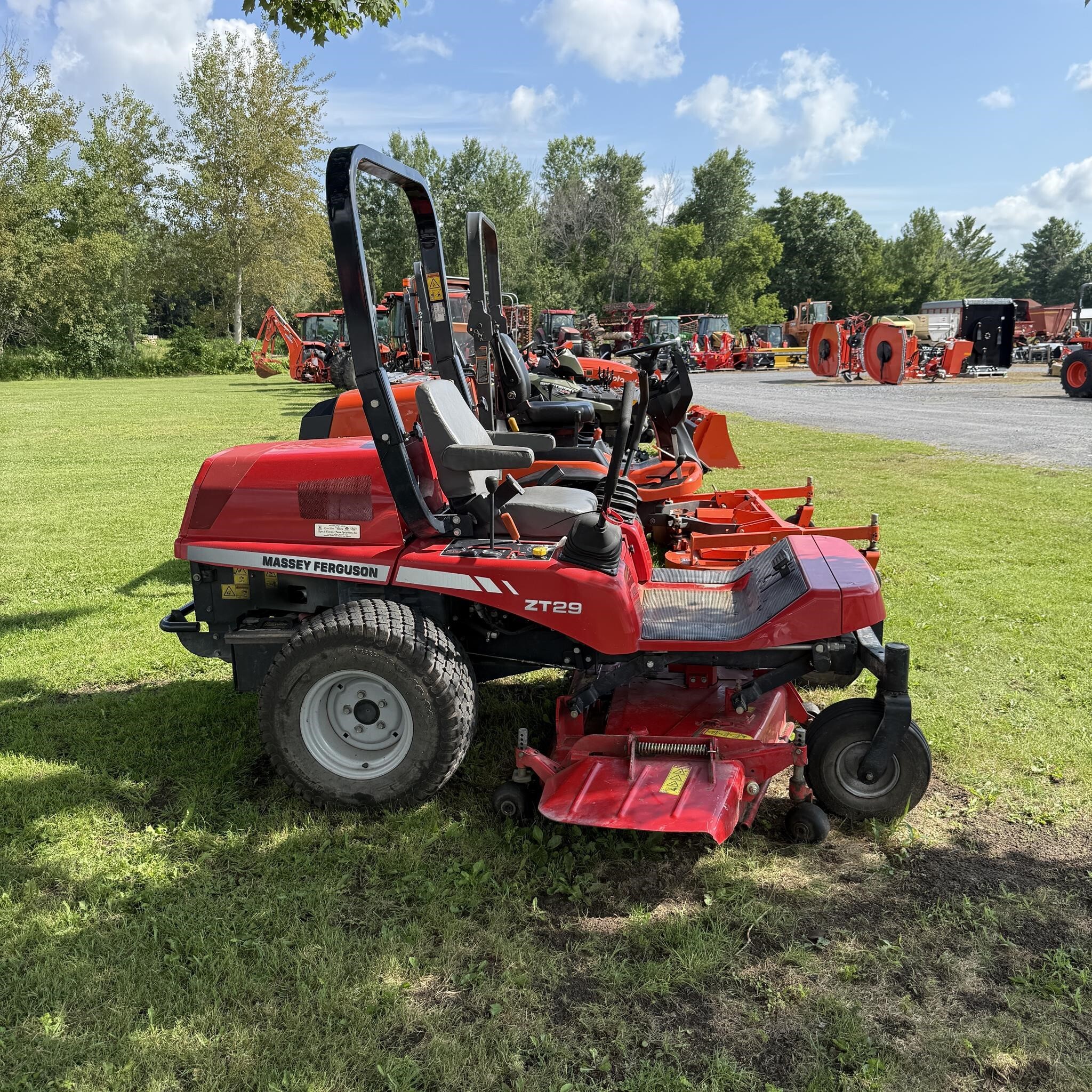  Massey Ferguson ZT29 Lawn Mower