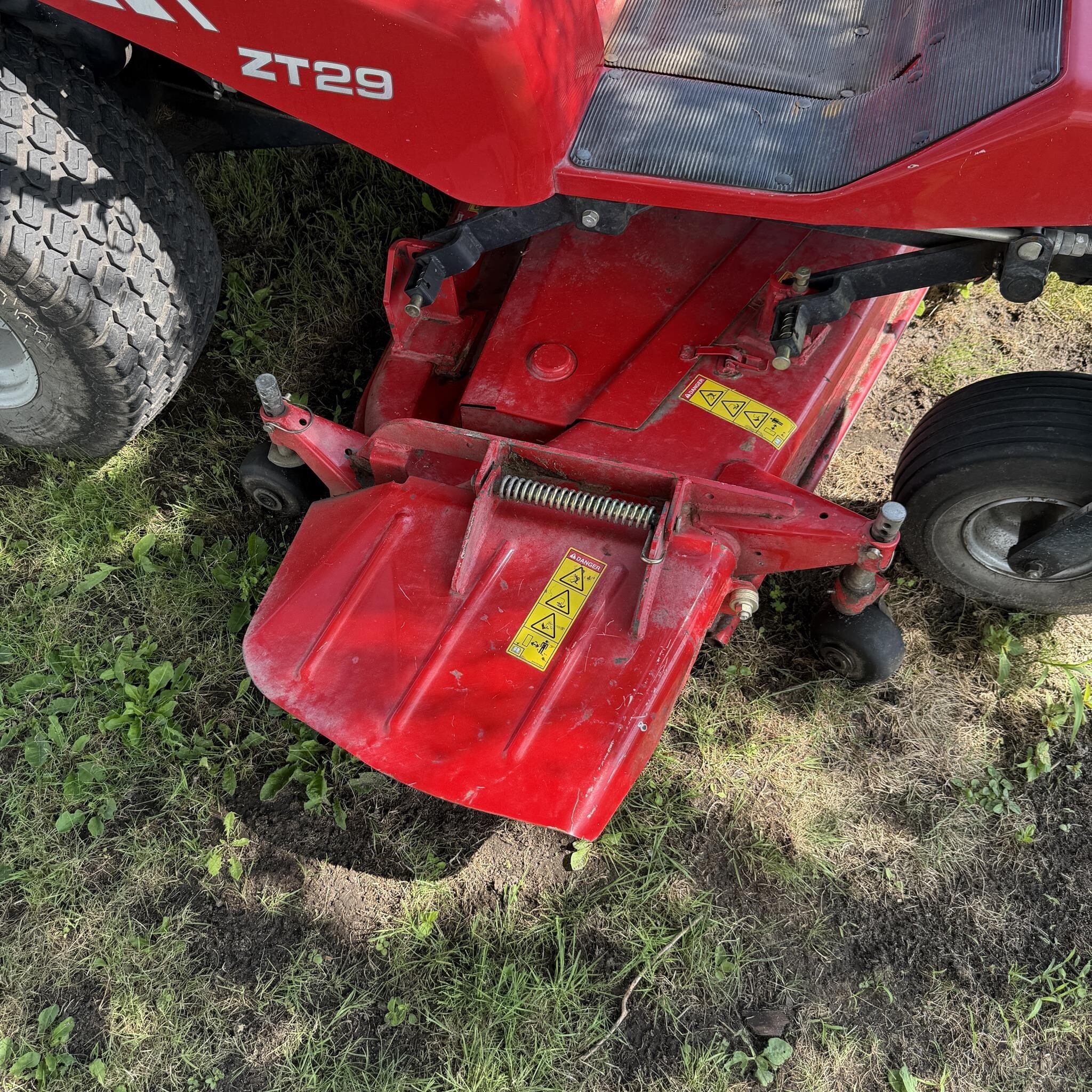  Massey Ferguson ZT29 Lawn Mower
