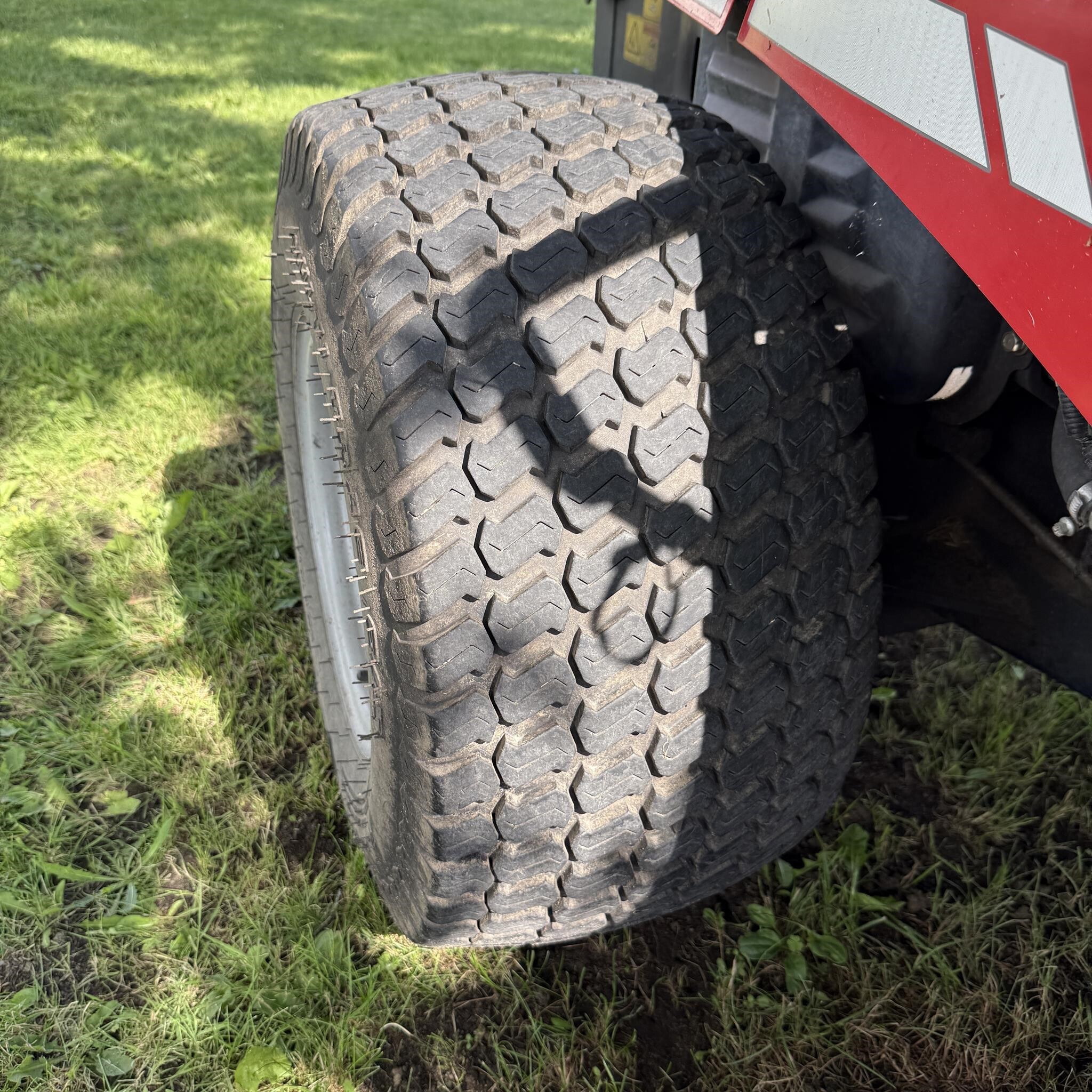 Massey Ferguson ZT29 Lawn Mower
