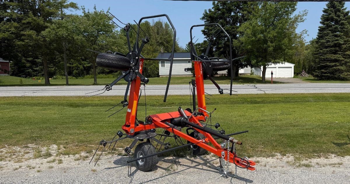  Kubota TE4052T Tedder
