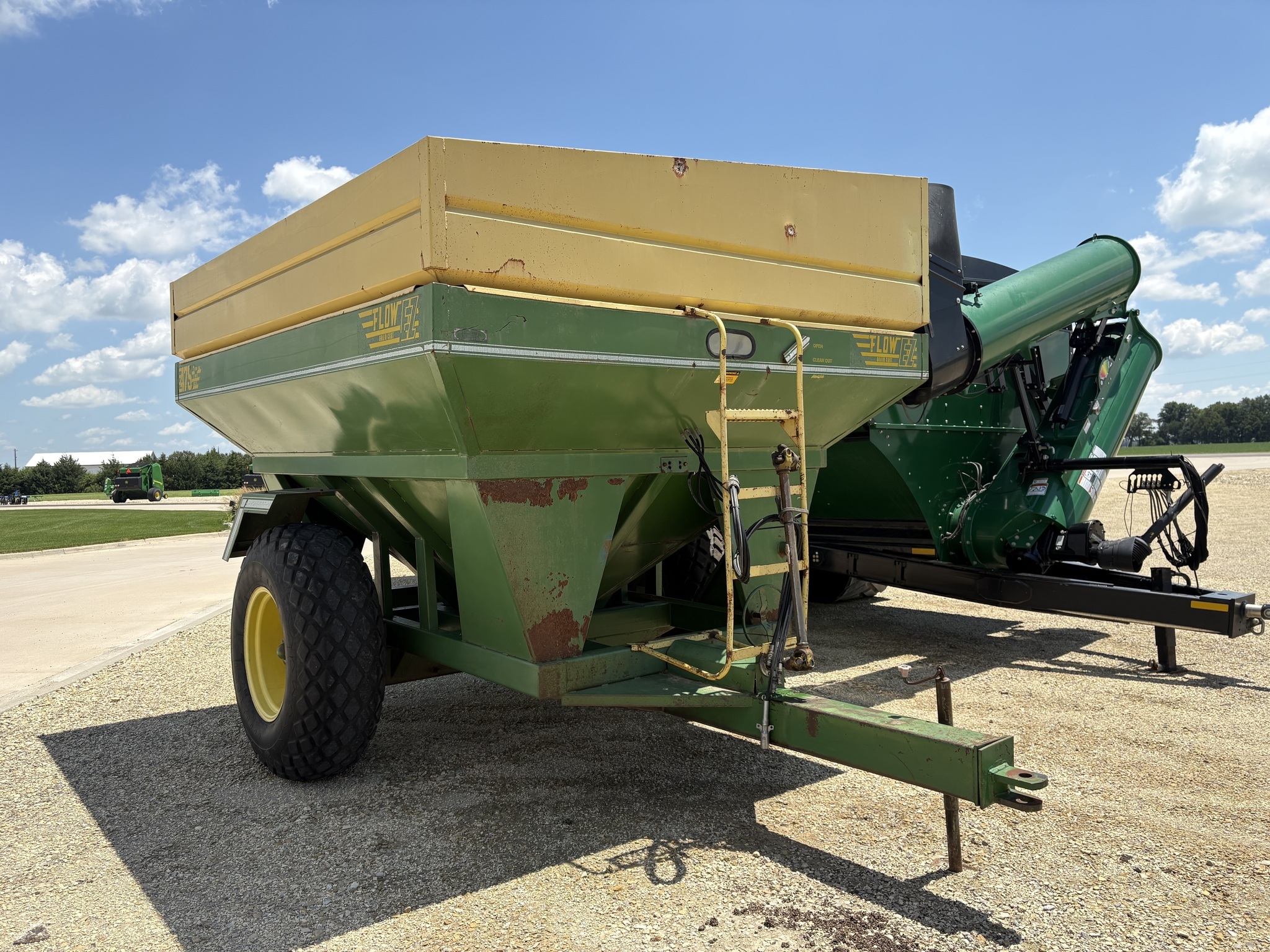 2000 EZ-Flow 475 Grain Cart