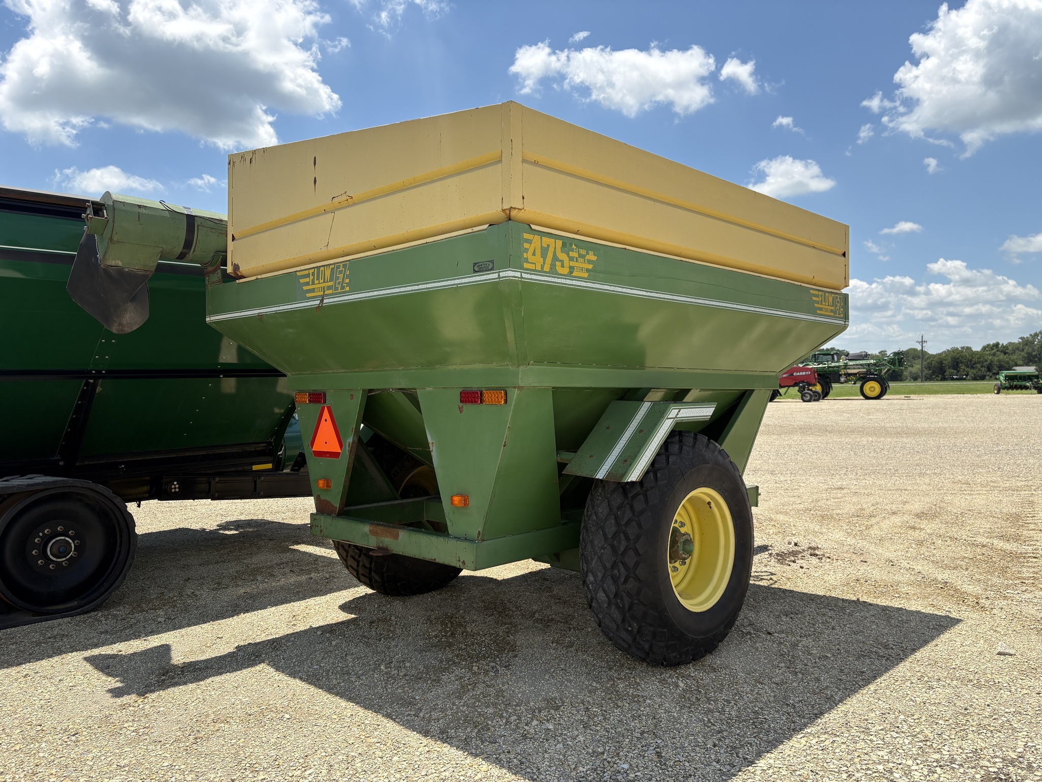 2000 EZ-Flow 475 Grain Cart