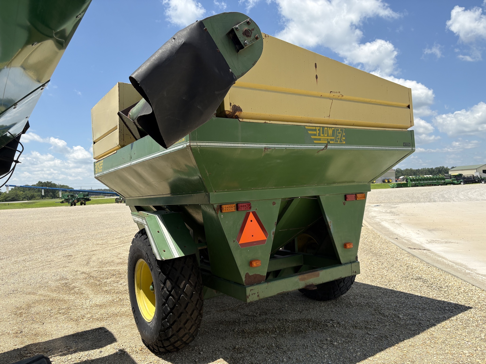 2000 EZ-Flow 475 Grain Cart