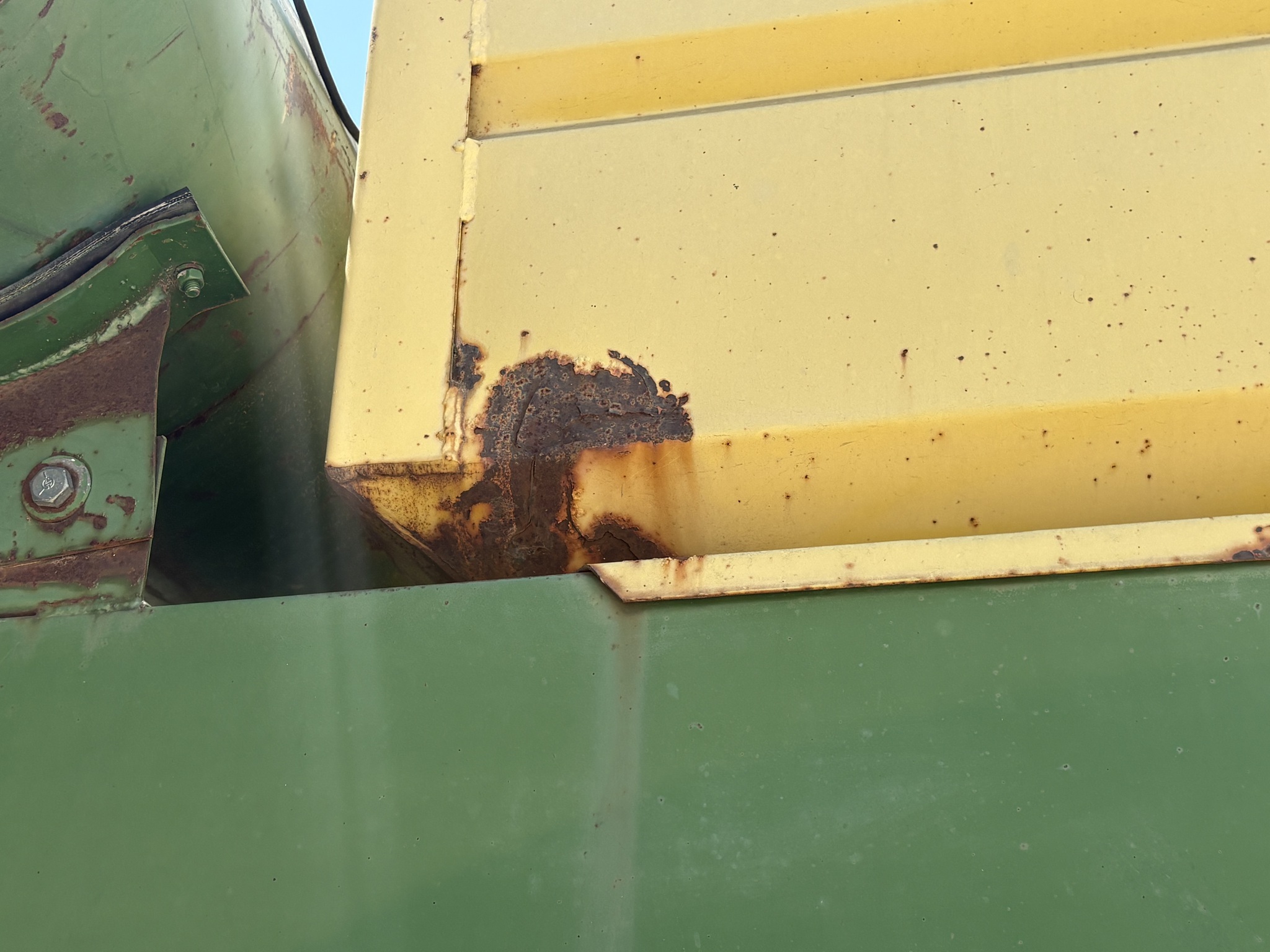 2000 EZ-Flow 475 Grain Cart
