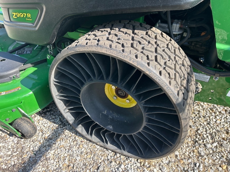 2025 John Deere Z997R Lawn Mower