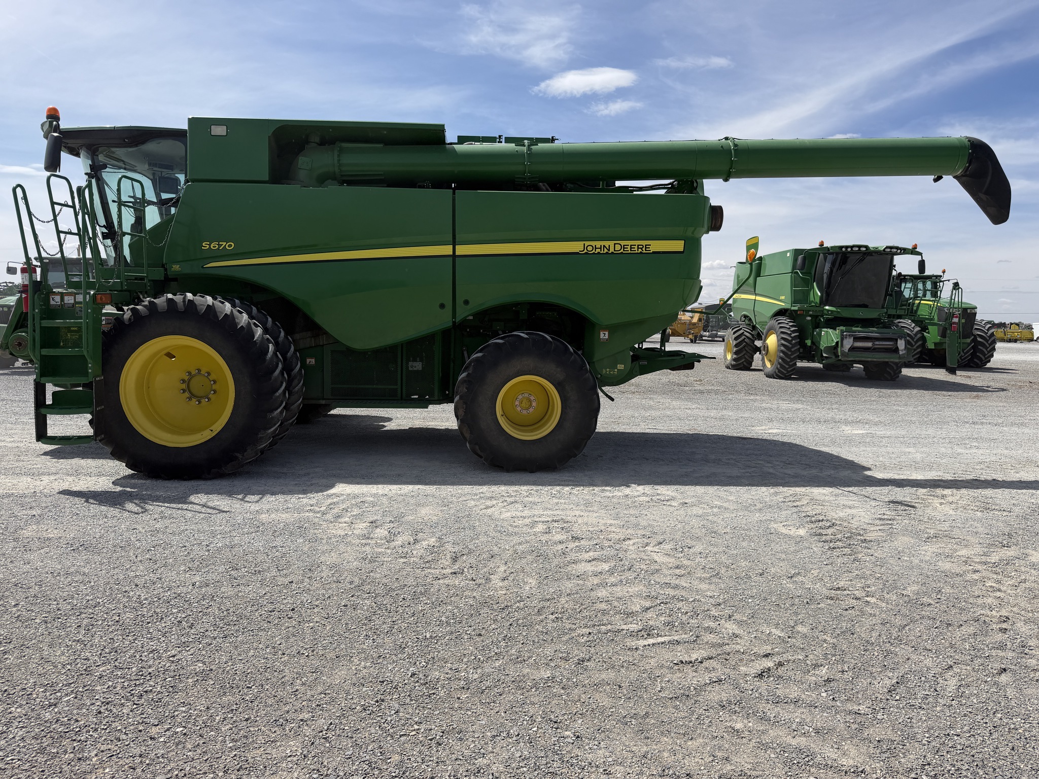2015 John Deere S670 Combine