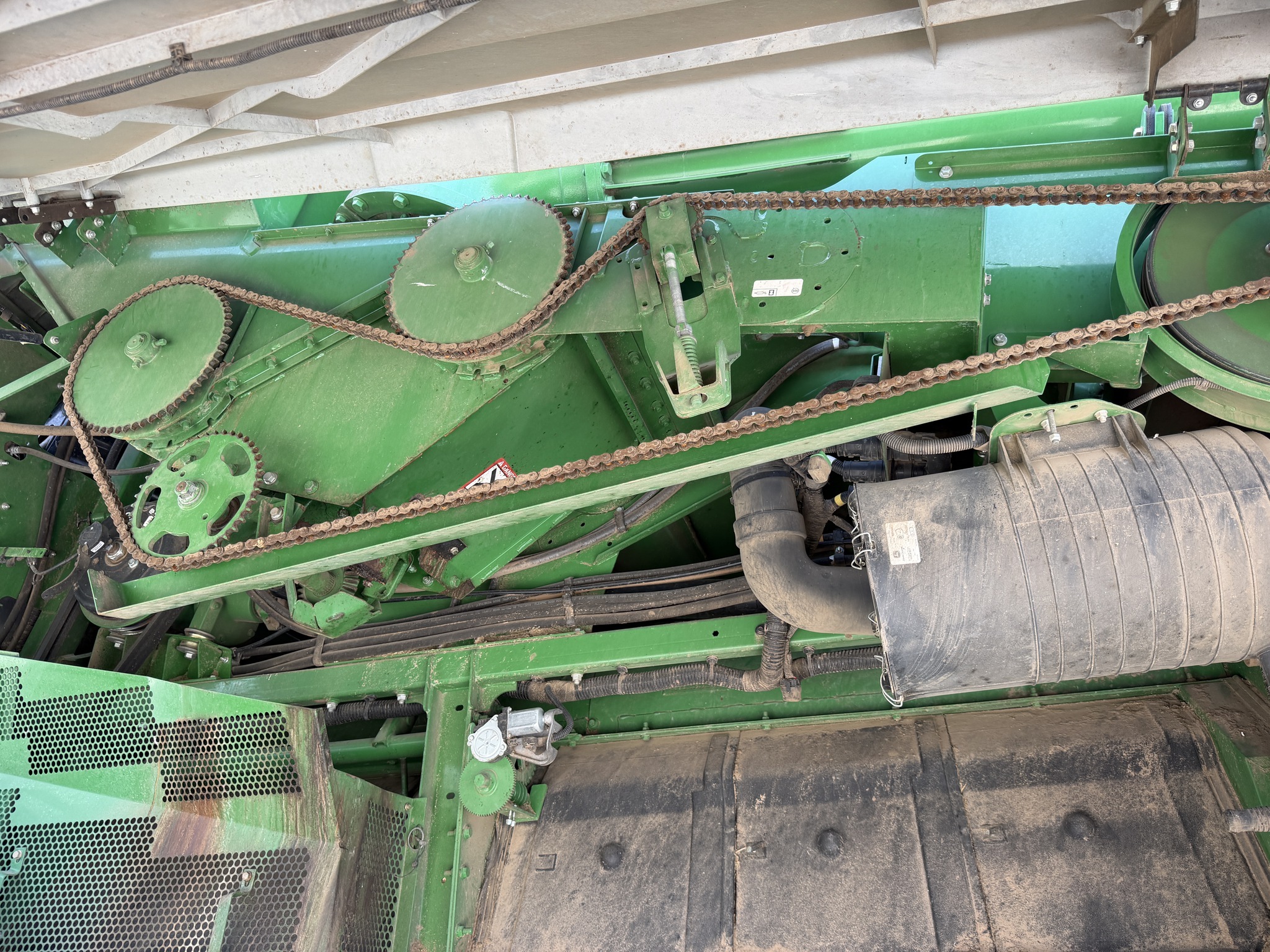 2015 John Deere S670 Combine