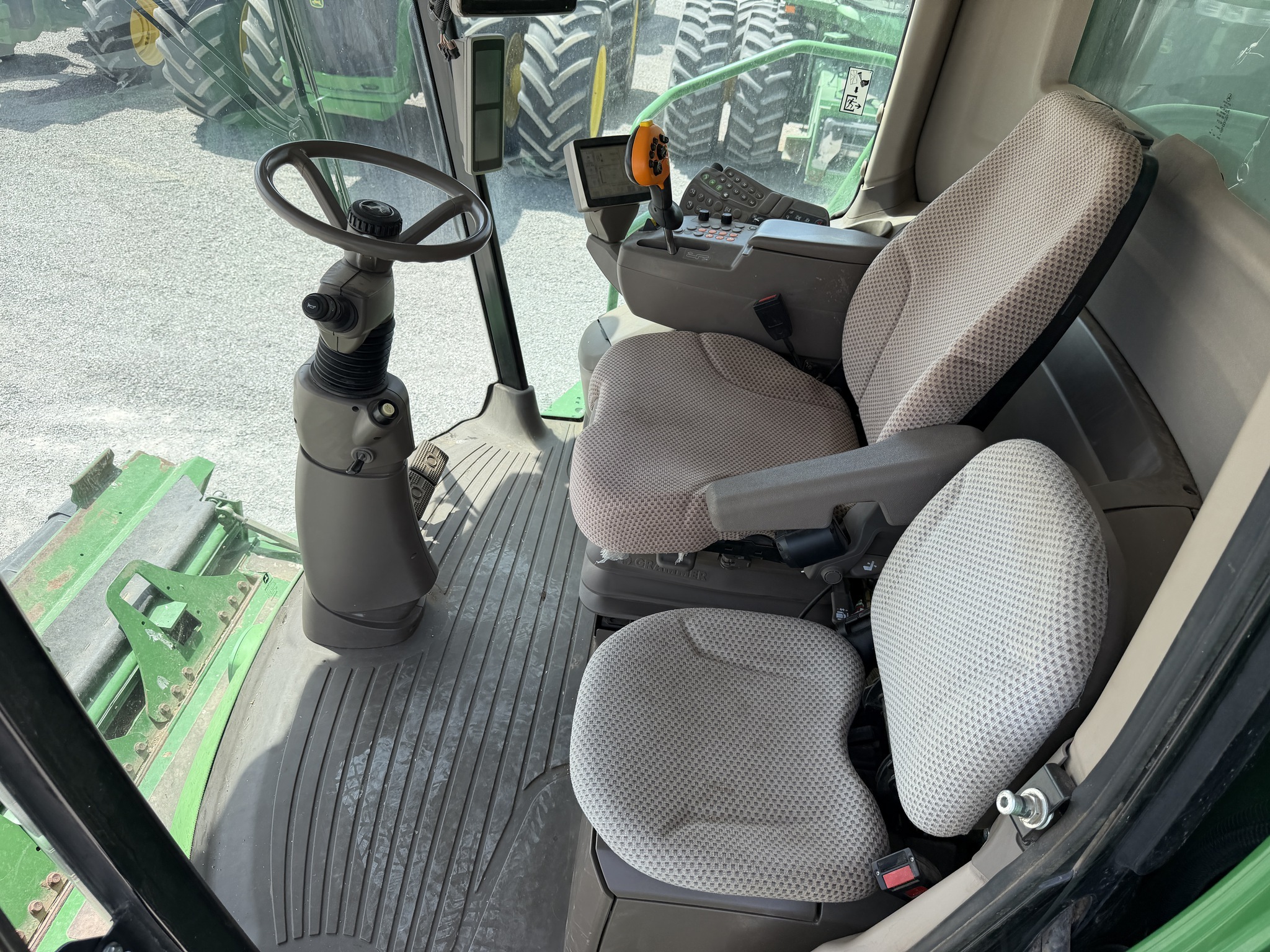 2015 John Deere S670 Combine