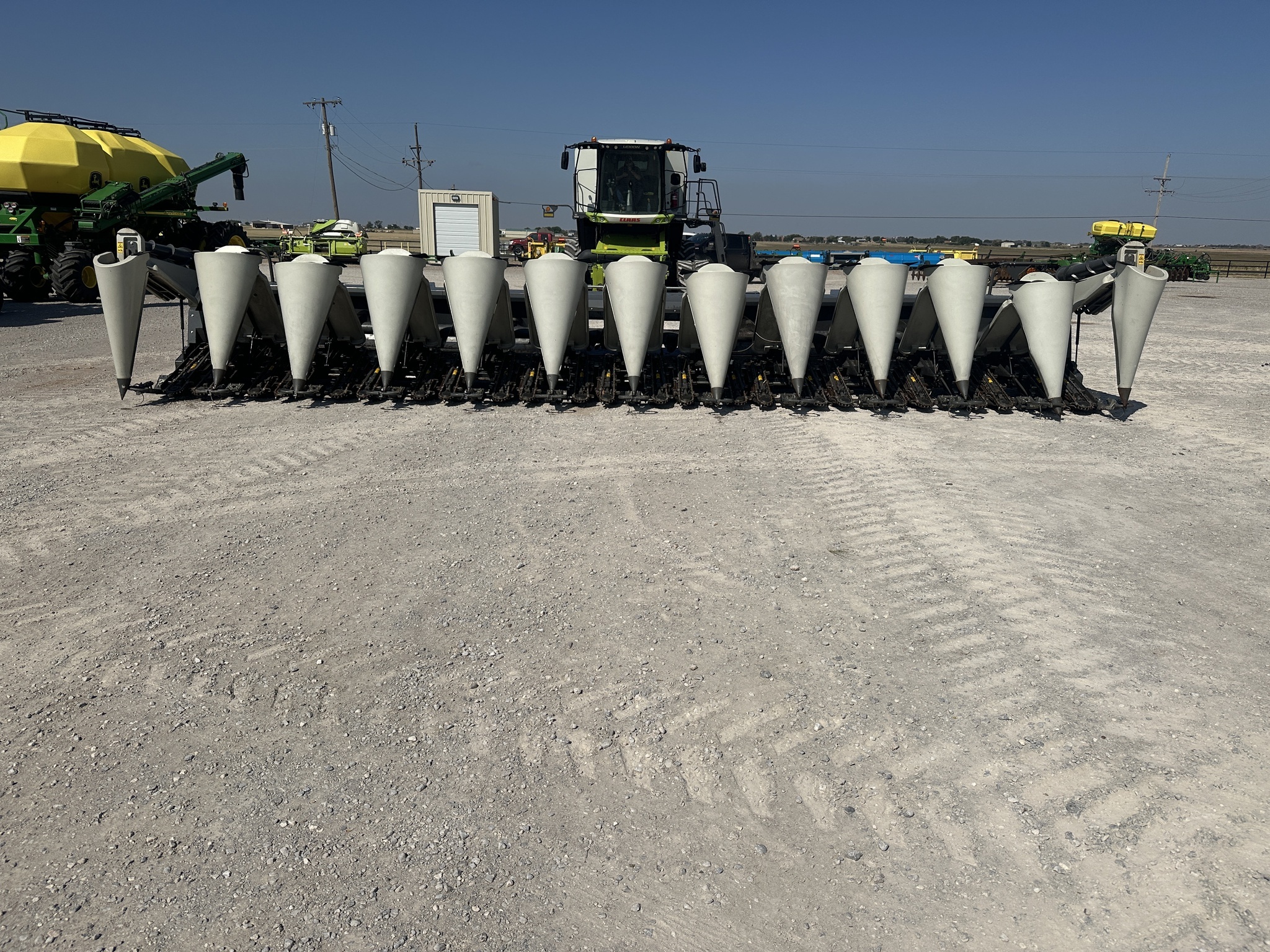 2022 Claas 12-30 Corn Head