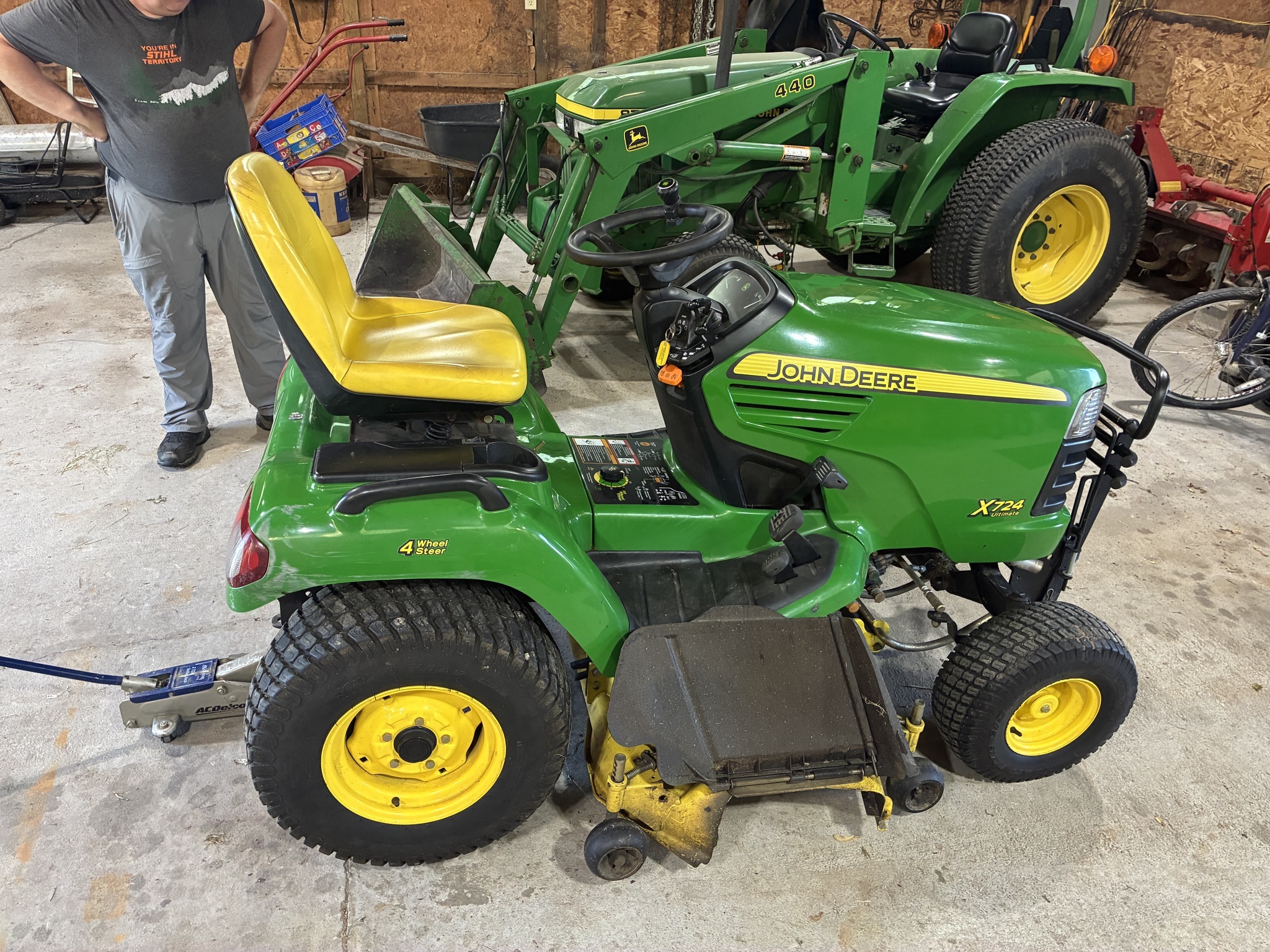 2007 John Deere X724 Lawn Mower