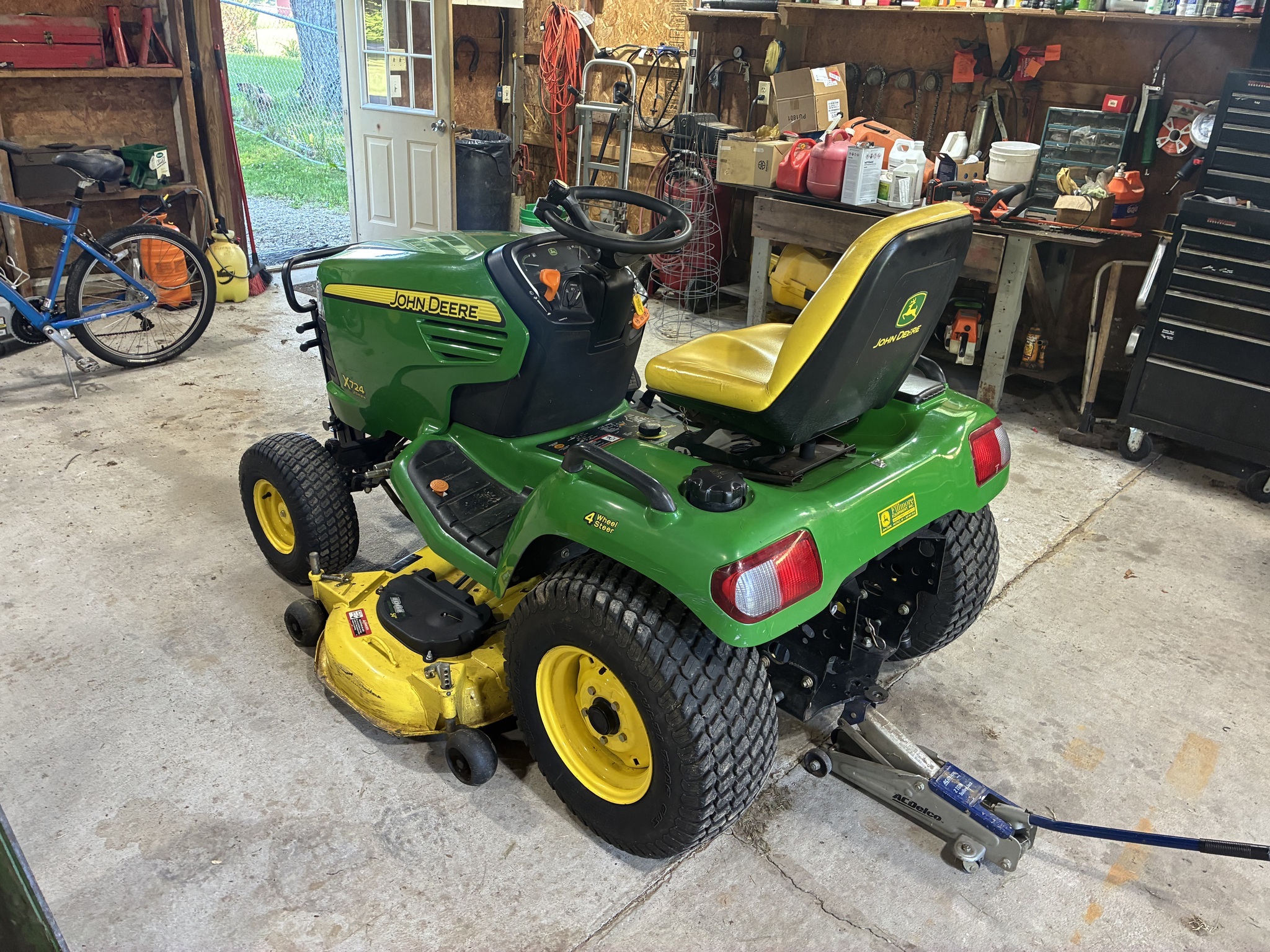 2007 John Deere X724 Lawn Mower