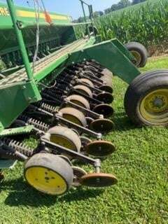  John Deere 750 Drill