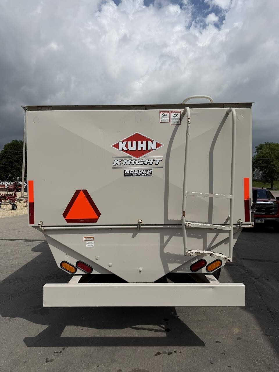 2019 Kuhn Knight RC250 Grinders and Mixer