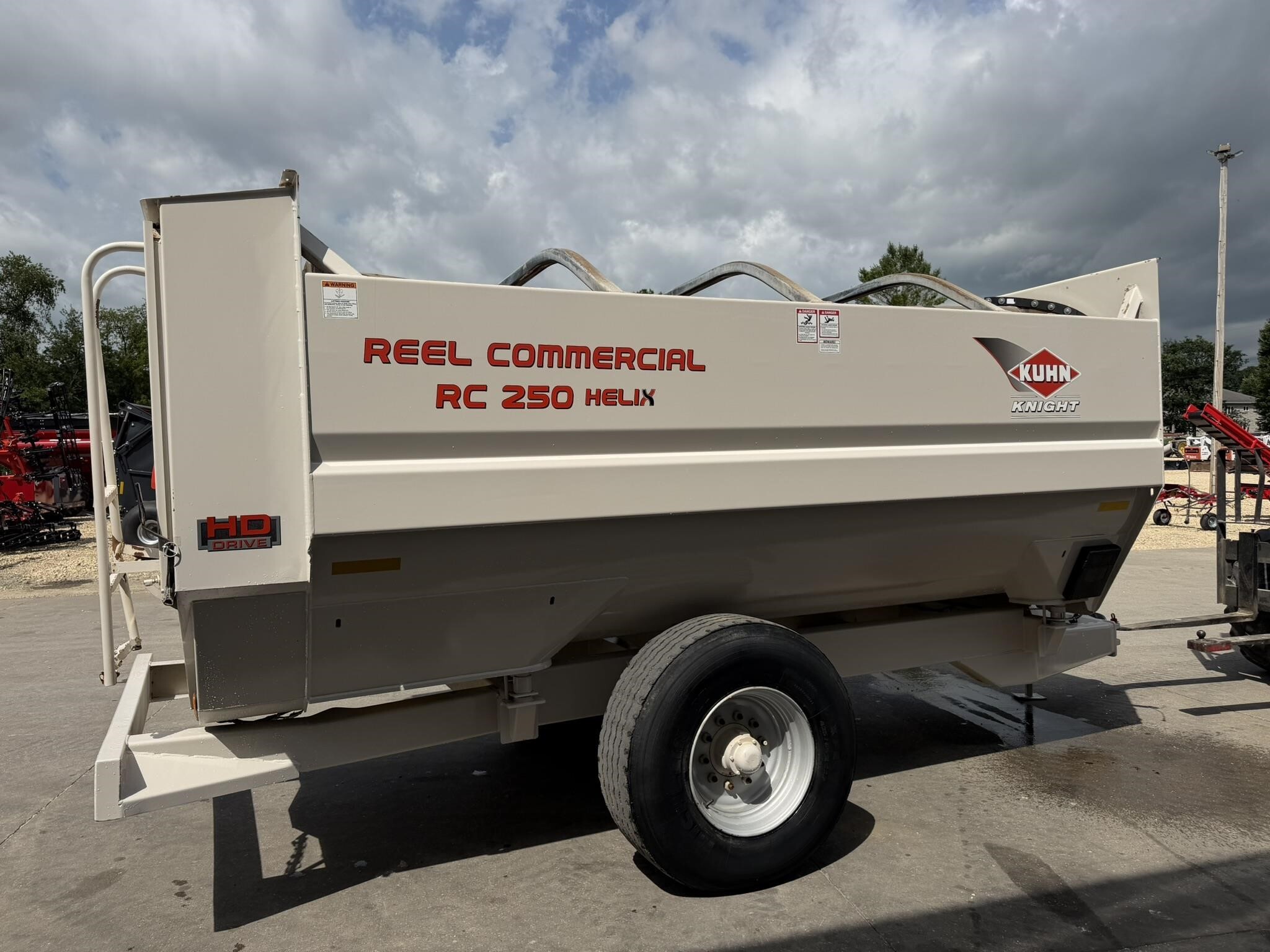 2019 Kuhn Knight RC250 Grinders and Mixer