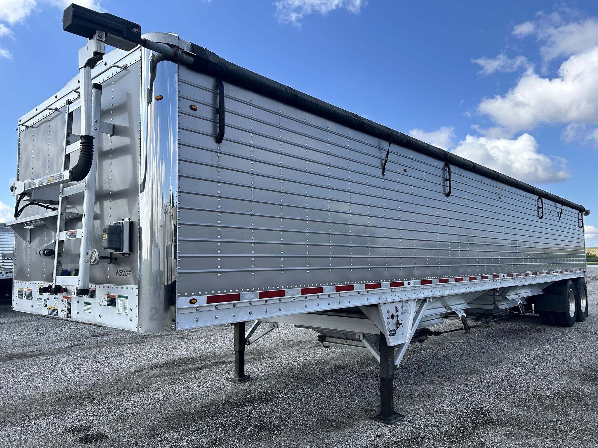 2017 Wilson DWH-651PM Grain Trailer