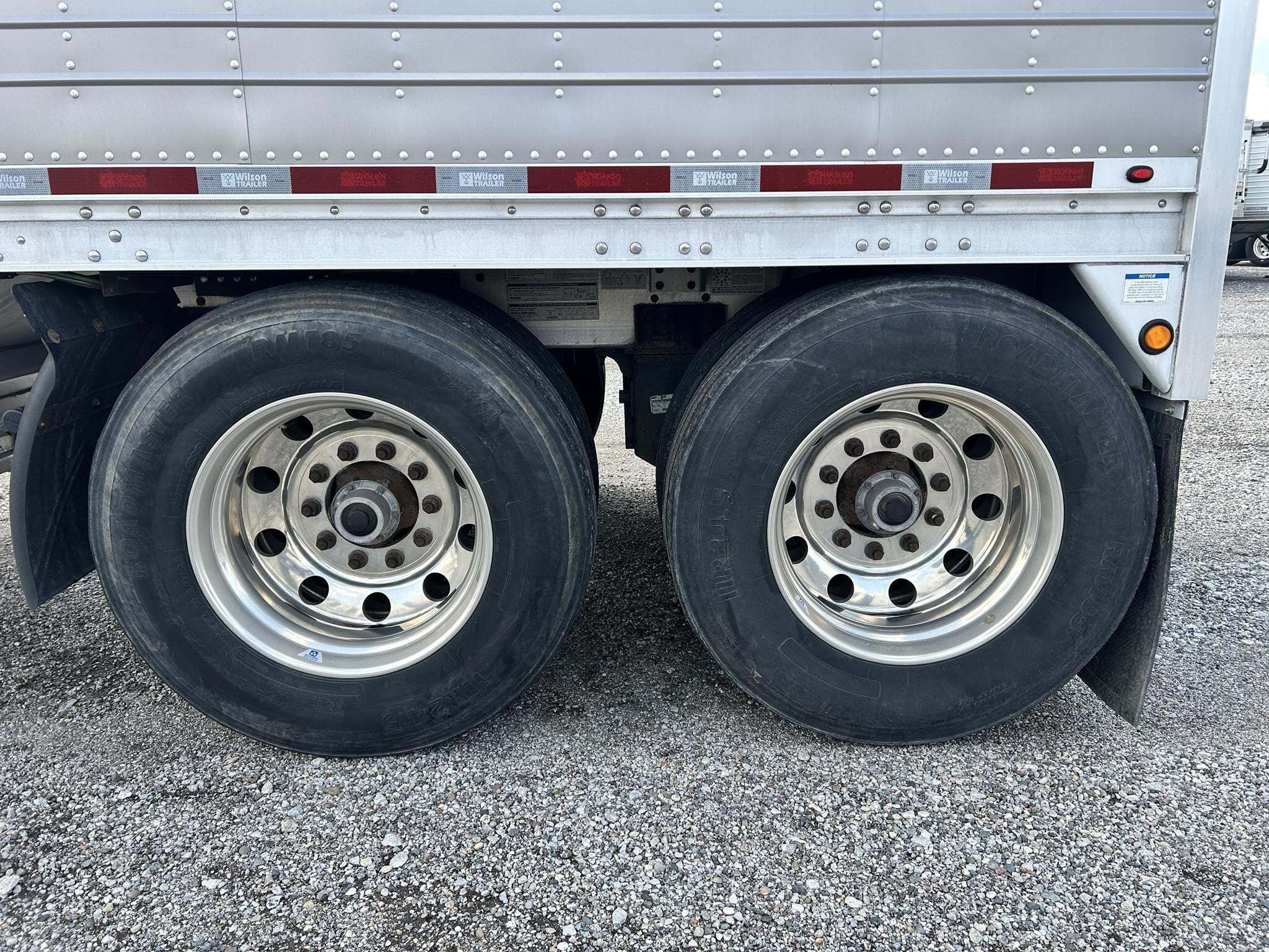 2017 Wilson DWH-651PM Grain Trailer