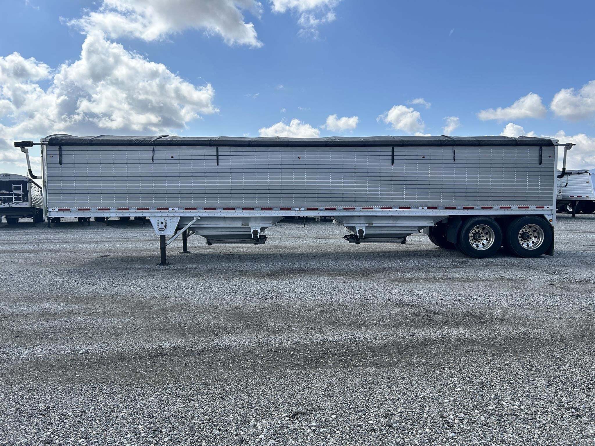 2017 Wilson DWH-651PM Grain Trailer