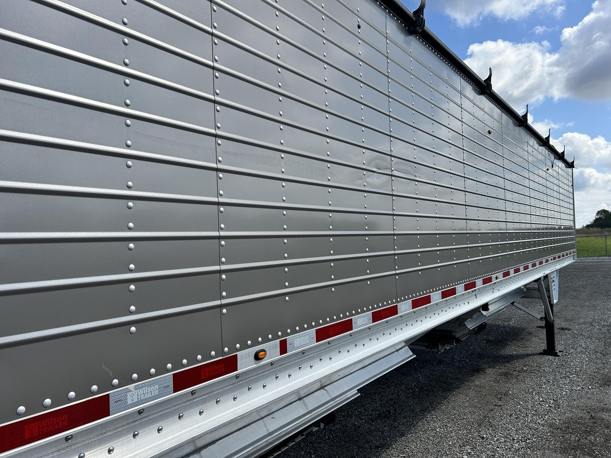 2017 Wilson DWH-651PM Grain Trailer