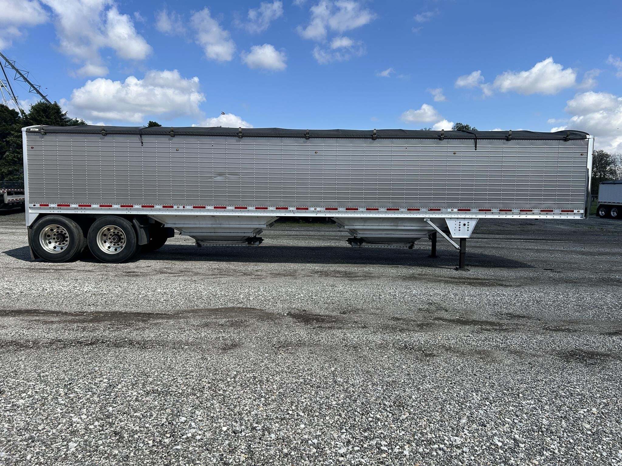 2017 Wilson DWH-651PM Grain Trailer