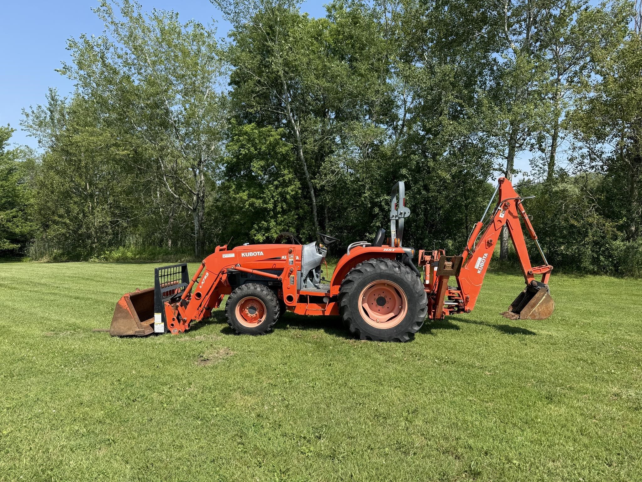  Kubota L3830GST Tractor