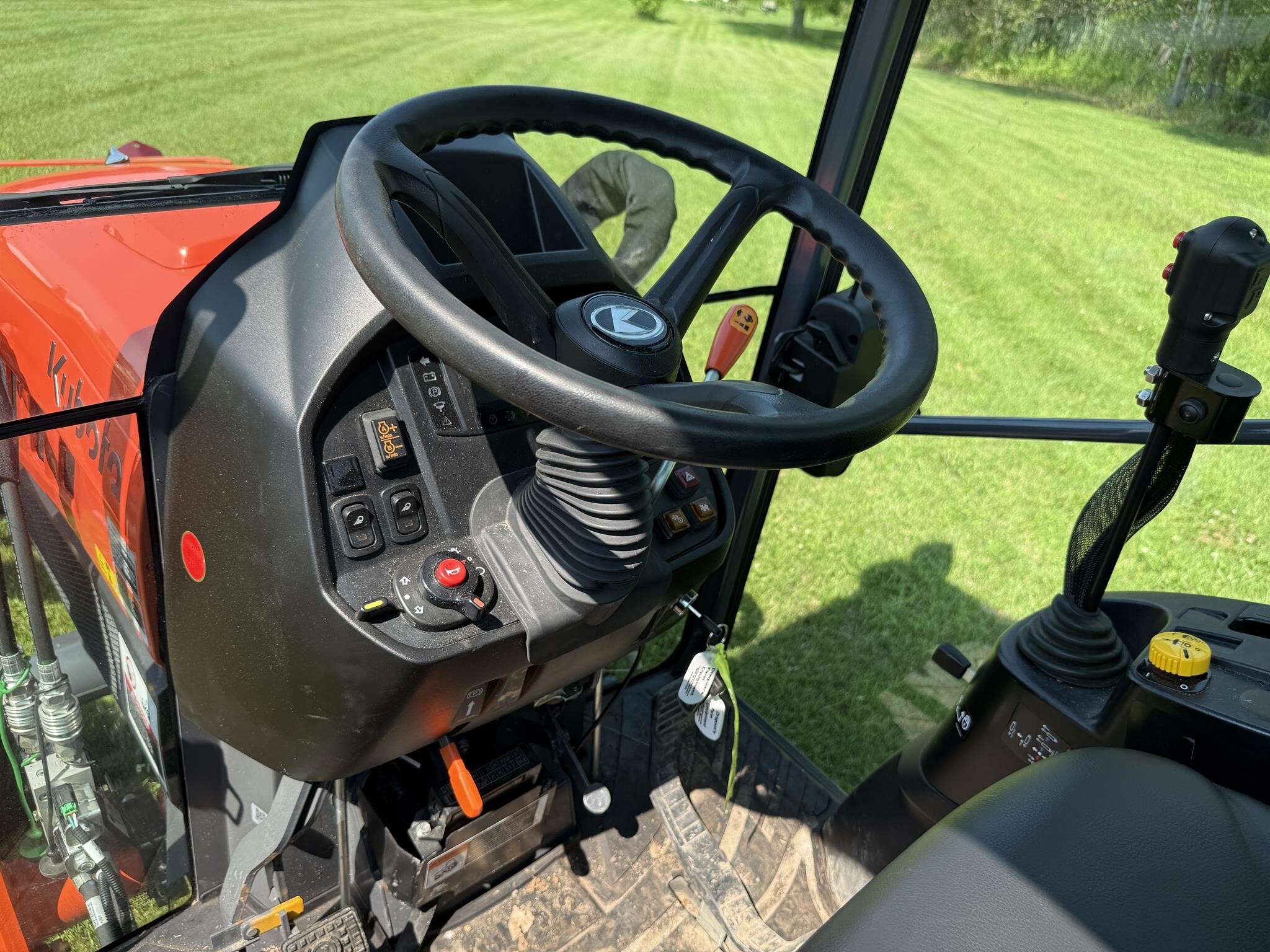 2024 Kubota LX3520HSDC Tractor