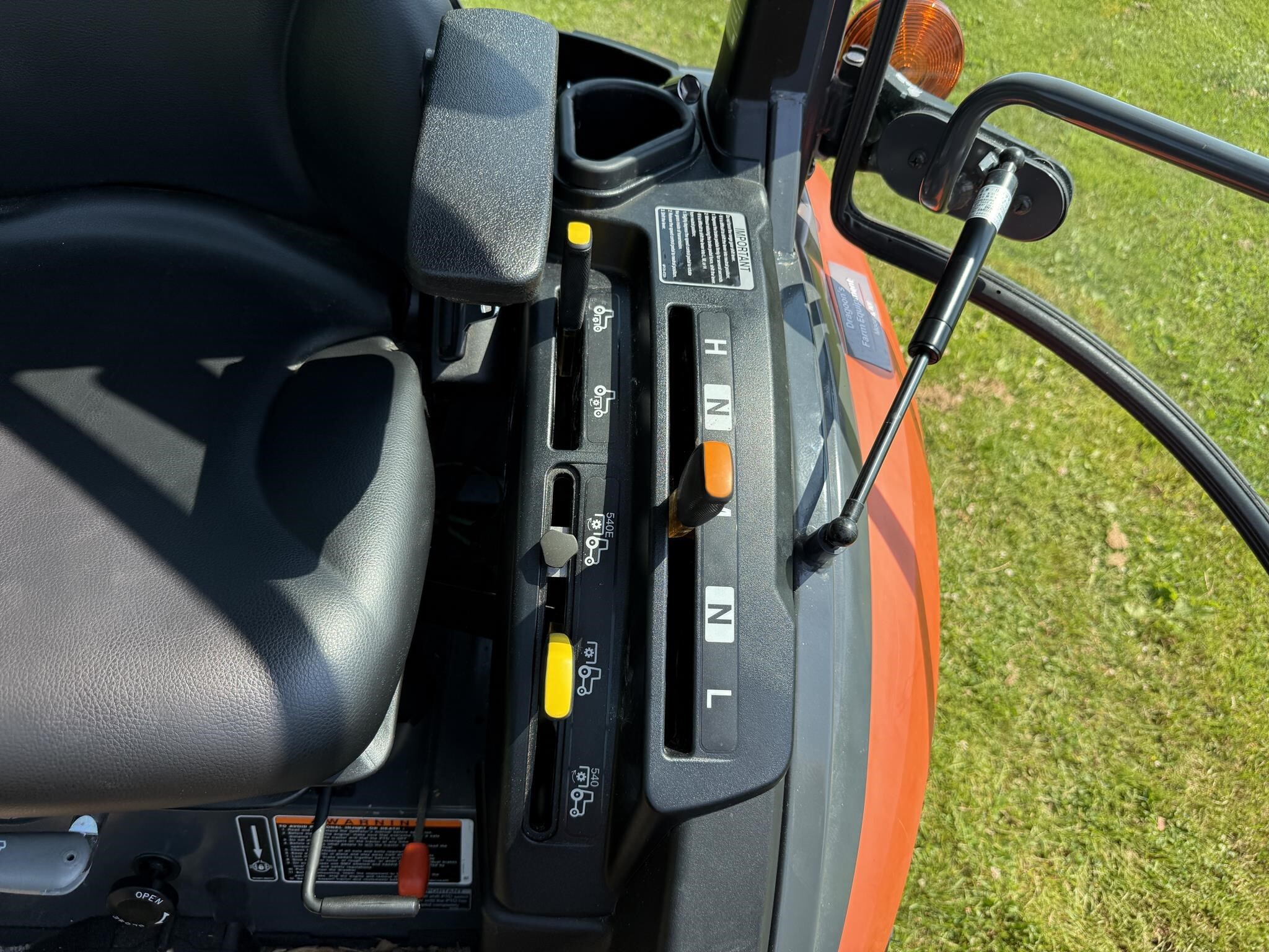 2024 Kubota LX3520HSDC Tractor