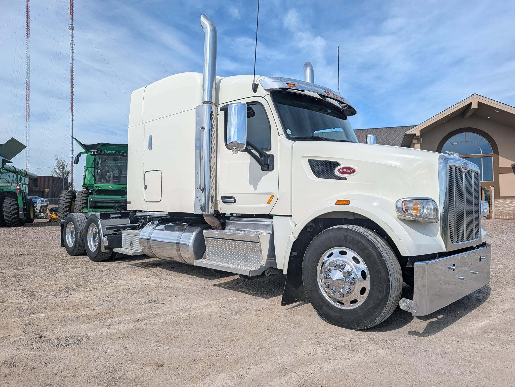 2020 Peterbilt 567 Semi Trucks/Trailer