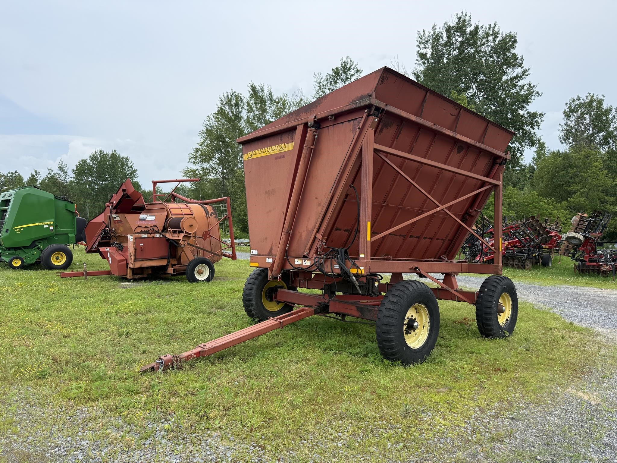  Sunflower 8020-750 Feed Wagon