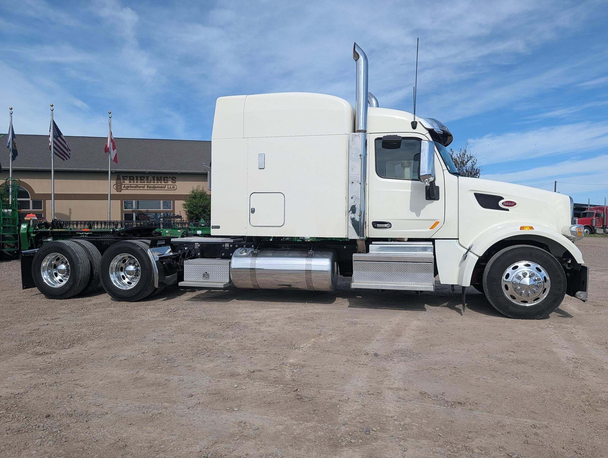 2020 Peterbilt 567 Semi Trucks/Trailer