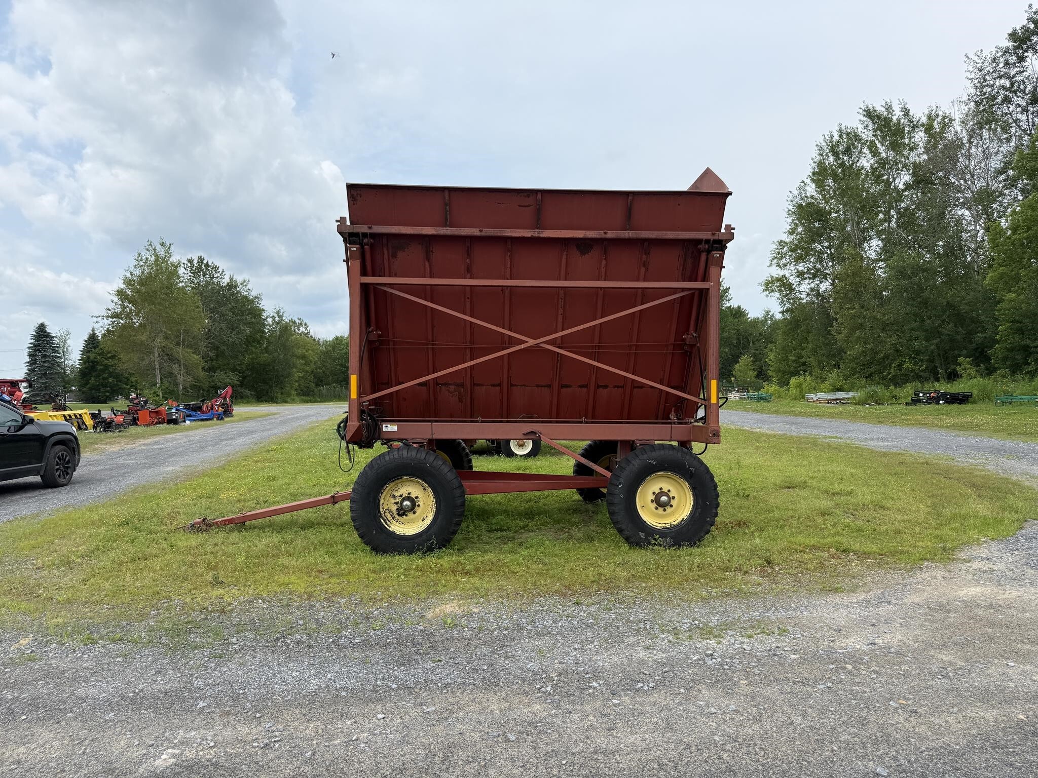  Sunflower 8020-750 Feed Wagon
