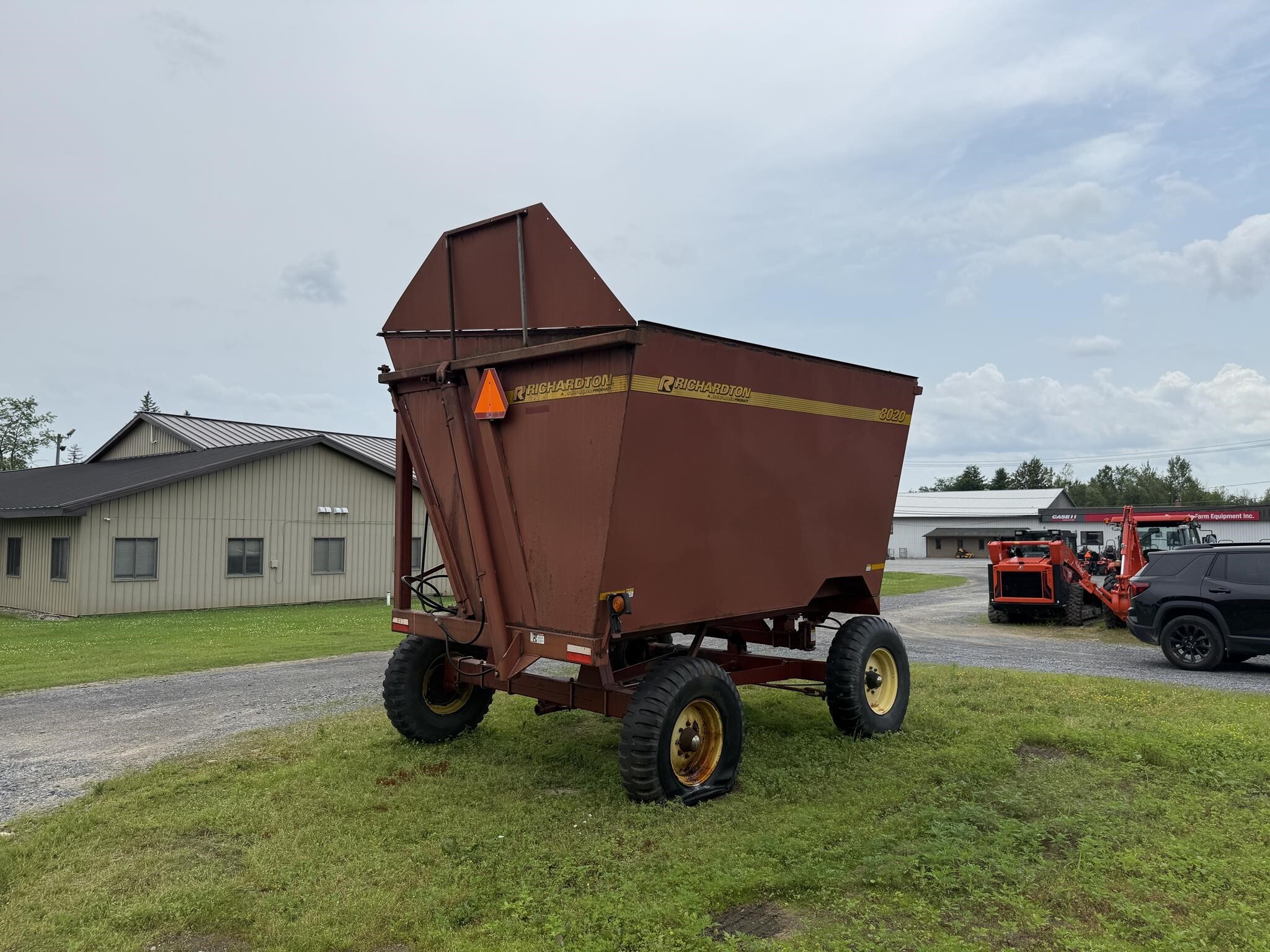  Sunflower 8020-750 Feed Wagon