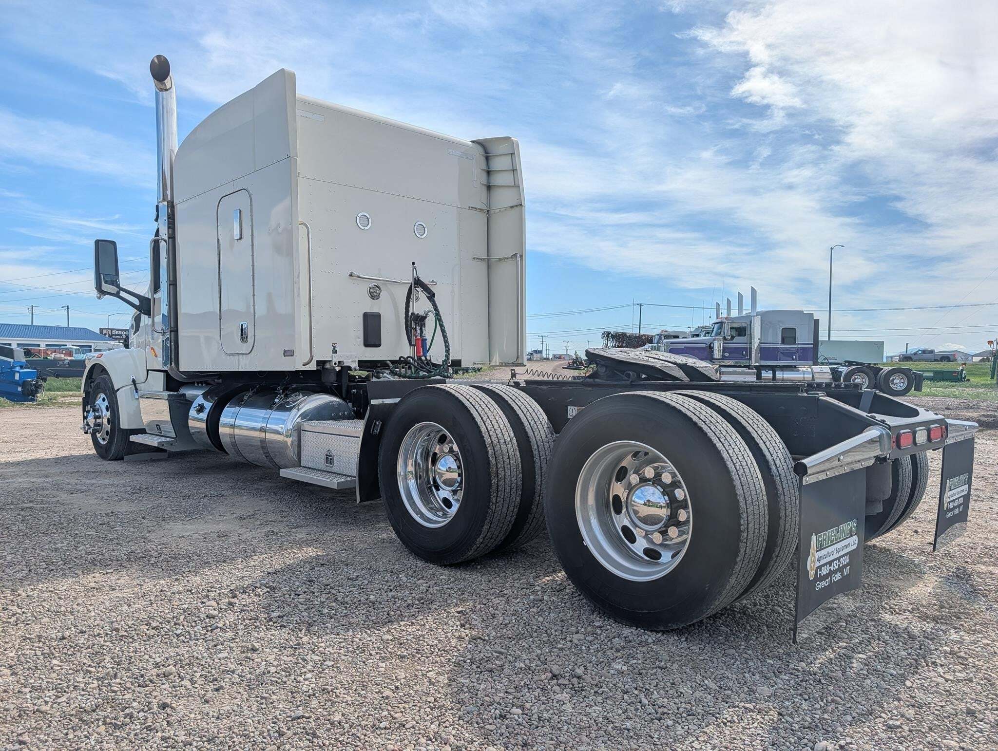 2020 Peterbilt 567 Semi Trucks/Trailer