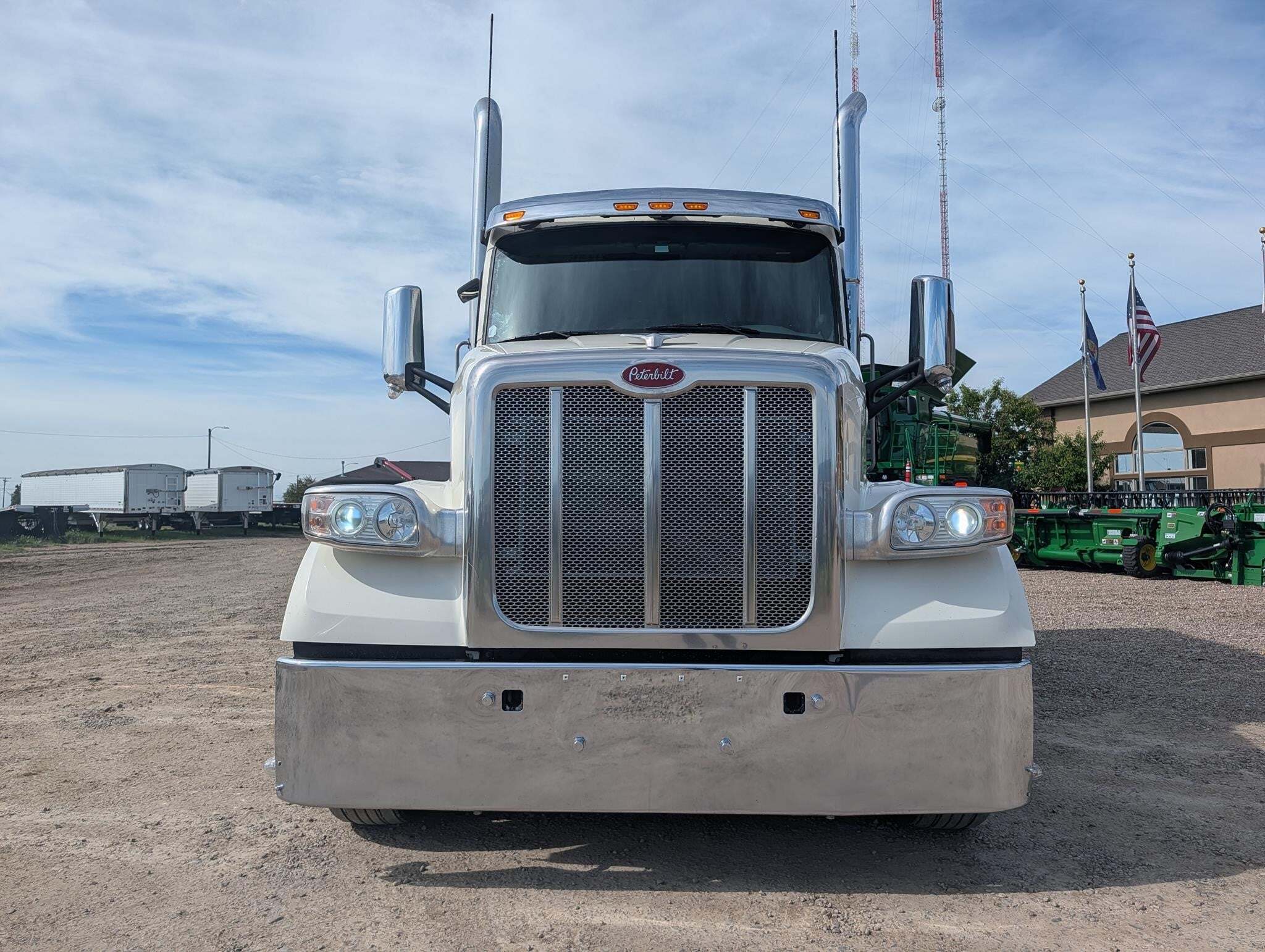2020 Peterbilt 567 Semi Trucks/Trailer