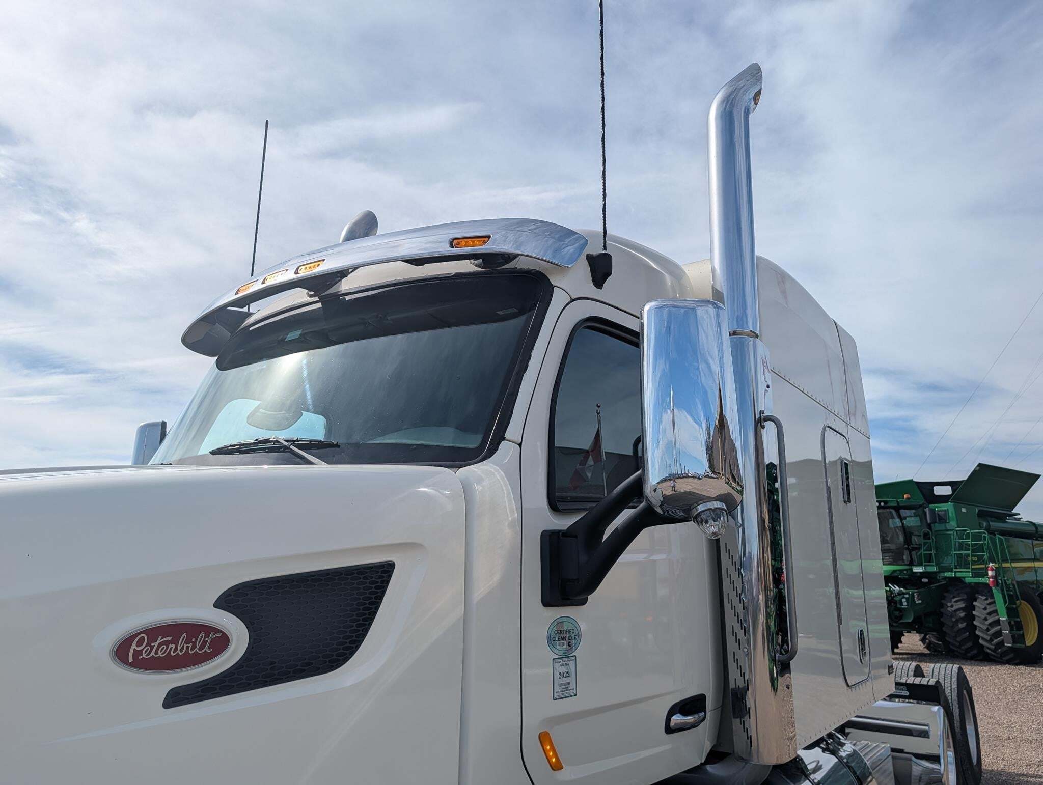 2020 Peterbilt 567 Semi Trucks/Trailer