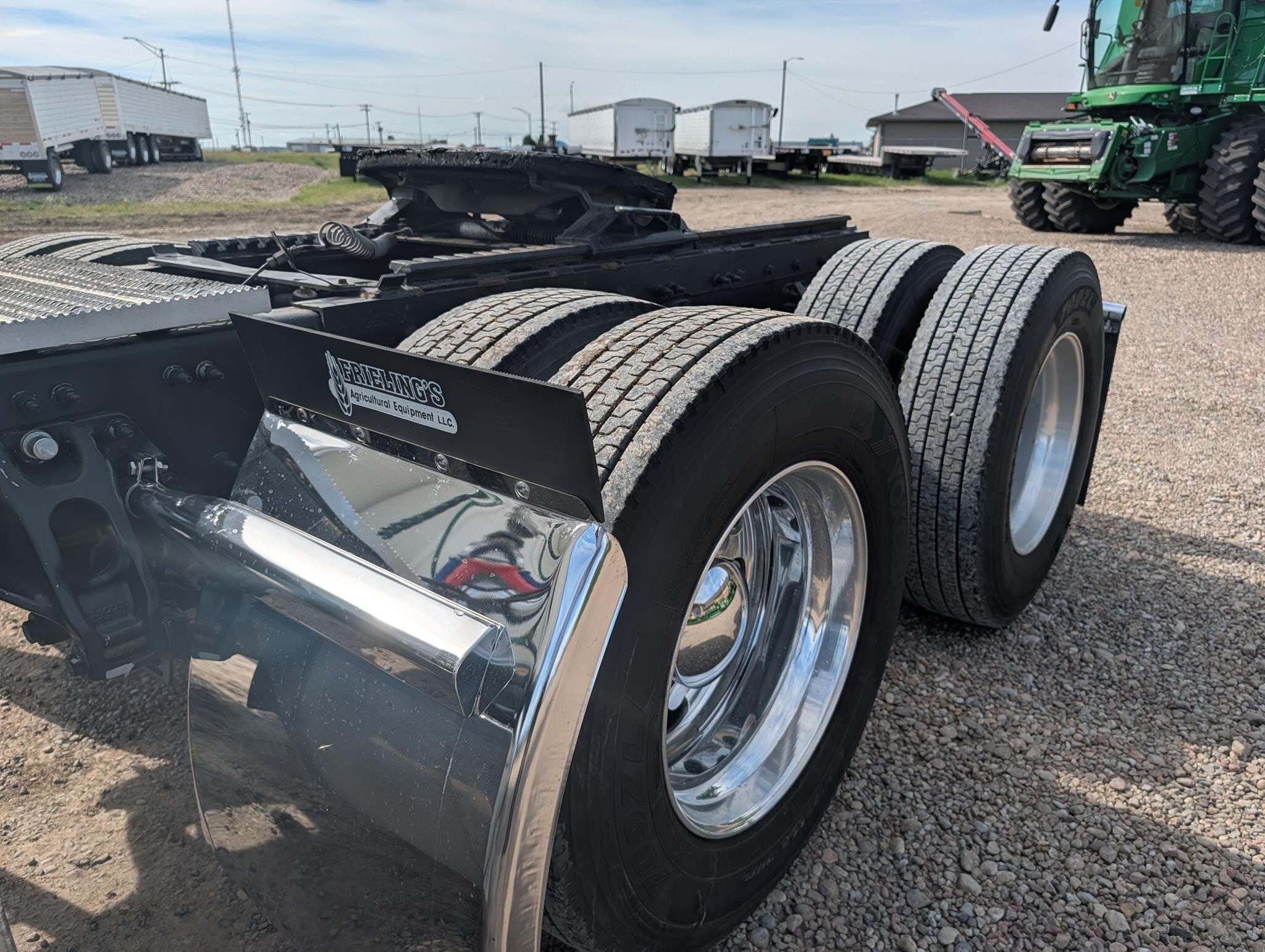 2020 Peterbilt 567 Semi Trucks/Trailer