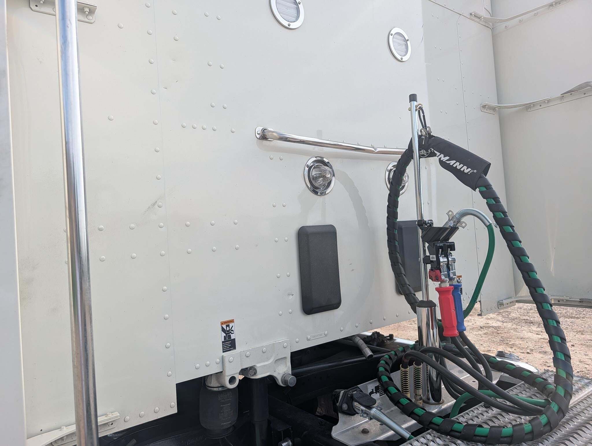 2020 Peterbilt 567 Semi Trucks/Trailer