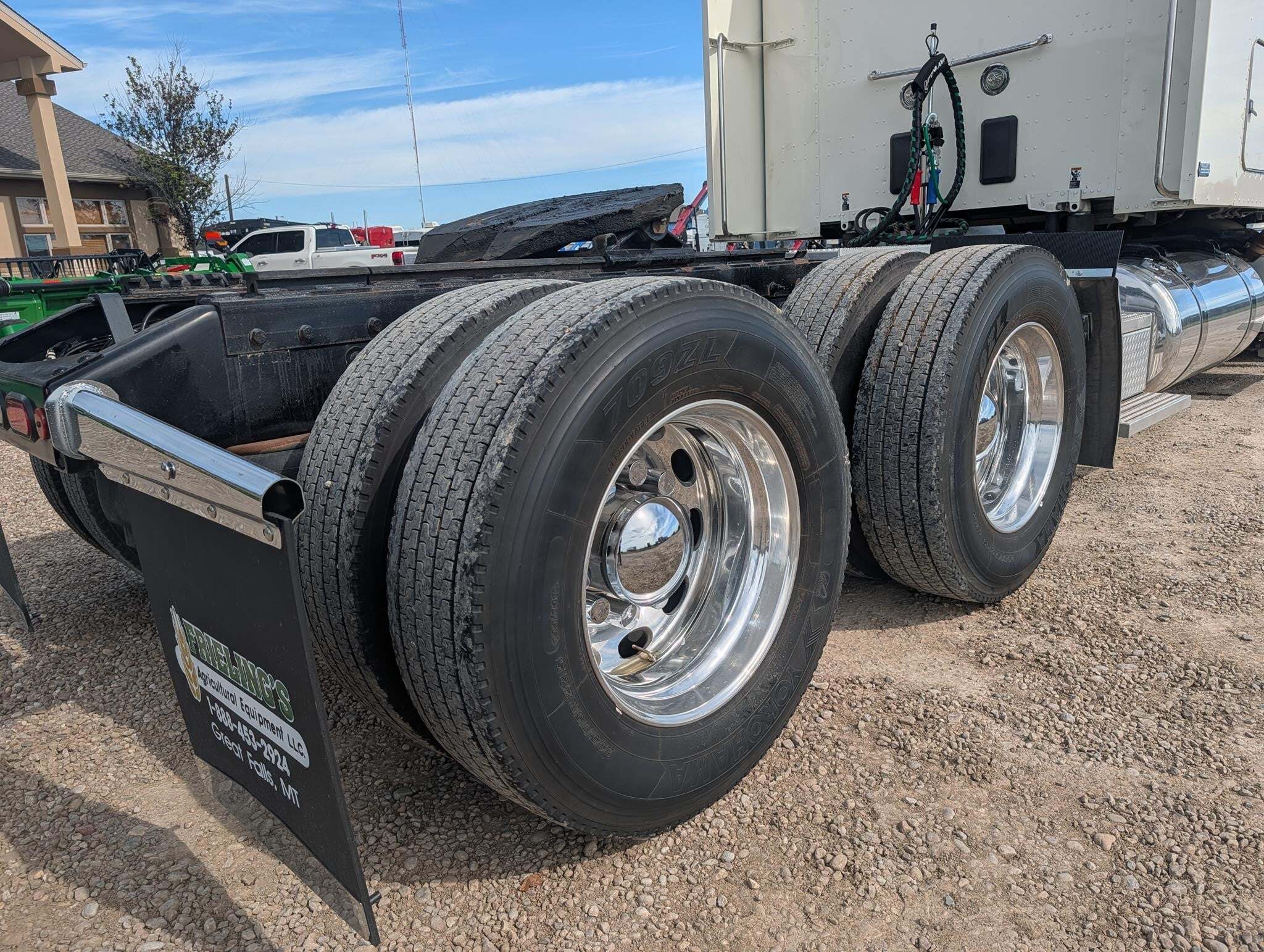 2020 Peterbilt 567 Semi Trucks/Trailer