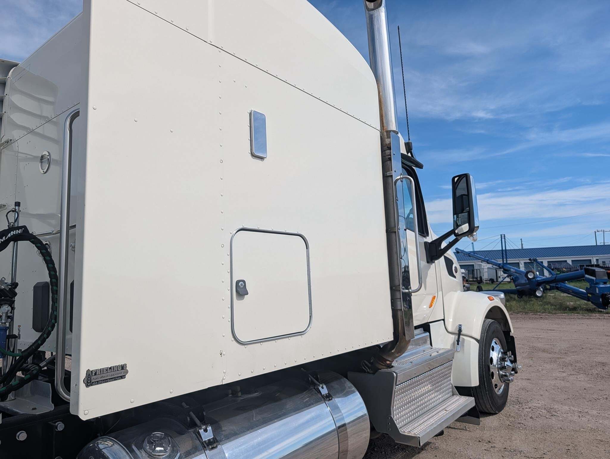 2020 Peterbilt 567 Semi Trucks/Trailer