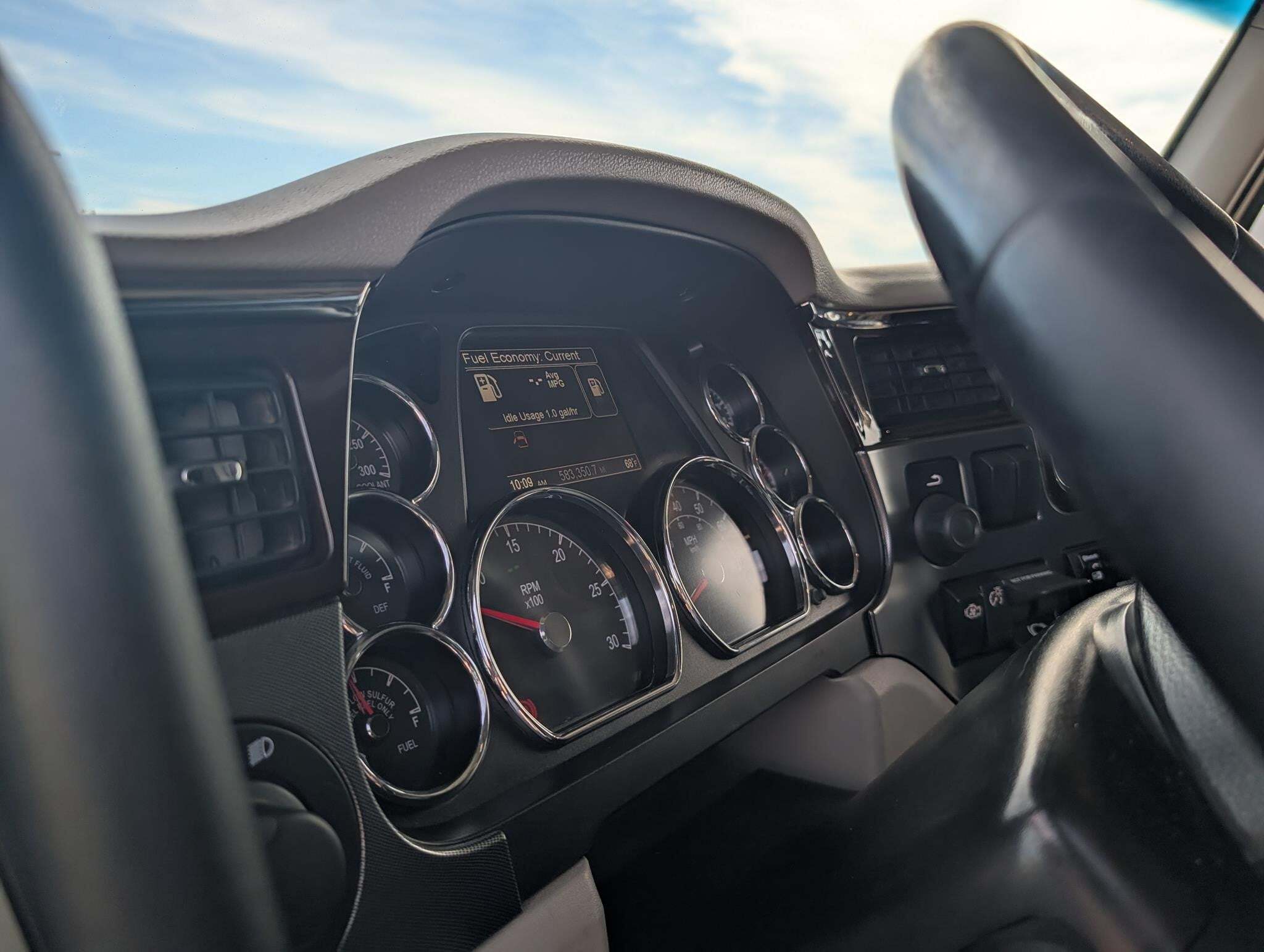 2020 Peterbilt 567 Semi Trucks/Trailer