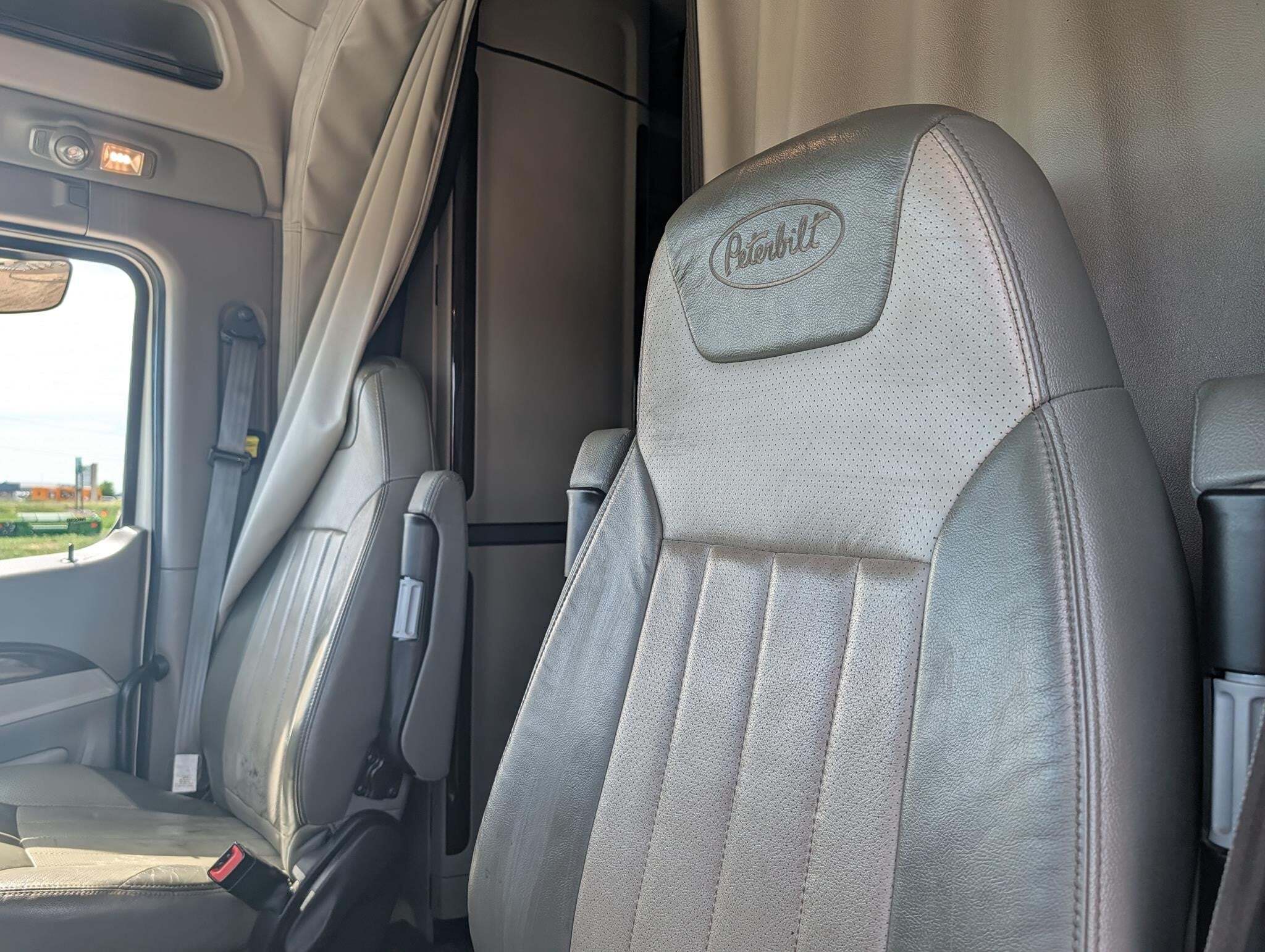 2020 Peterbilt 567 Semi Trucks/Trailer