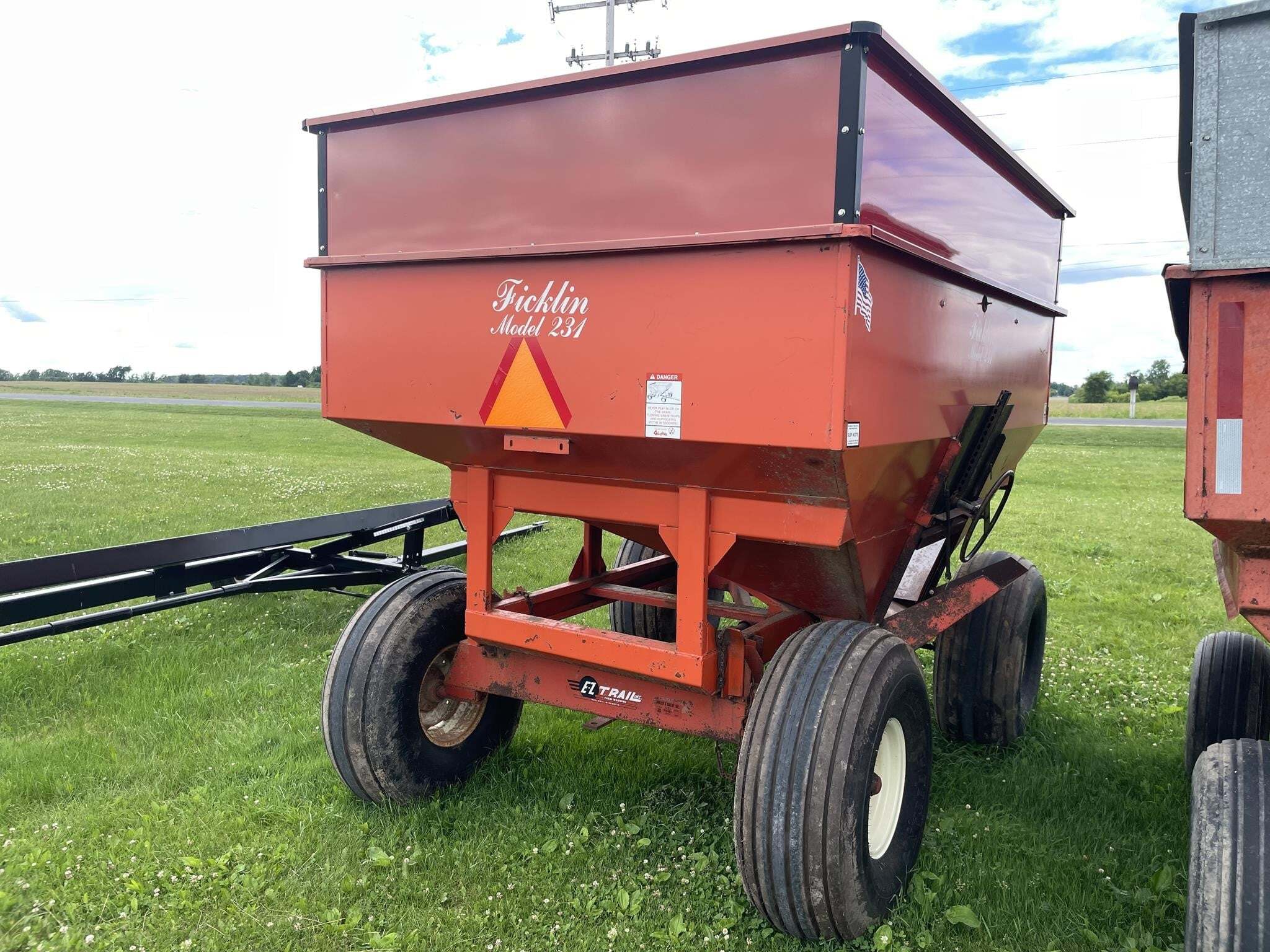  Ficklin 231 Gravity Wagon