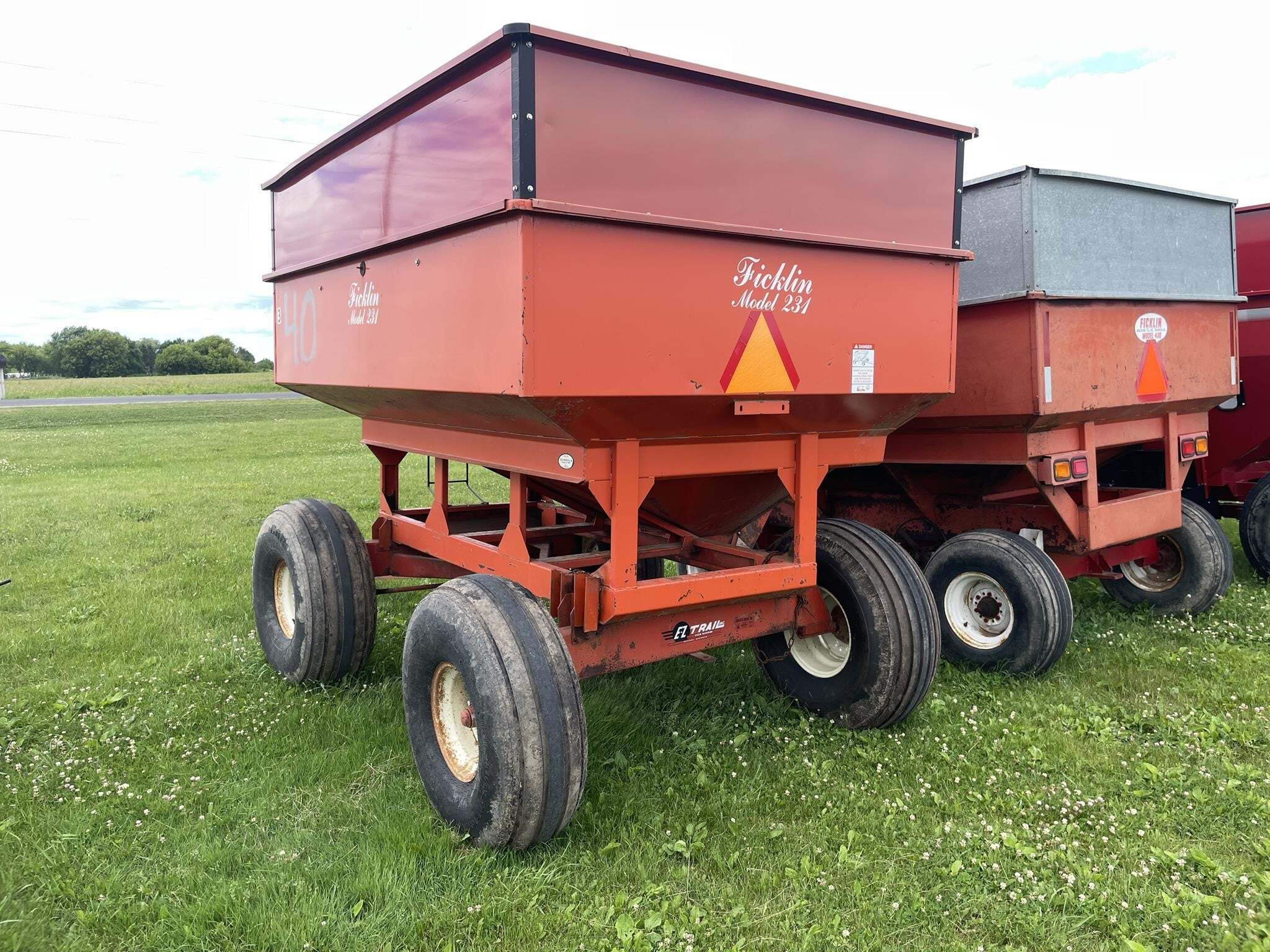  Ficklin 231 Gravity Wagon